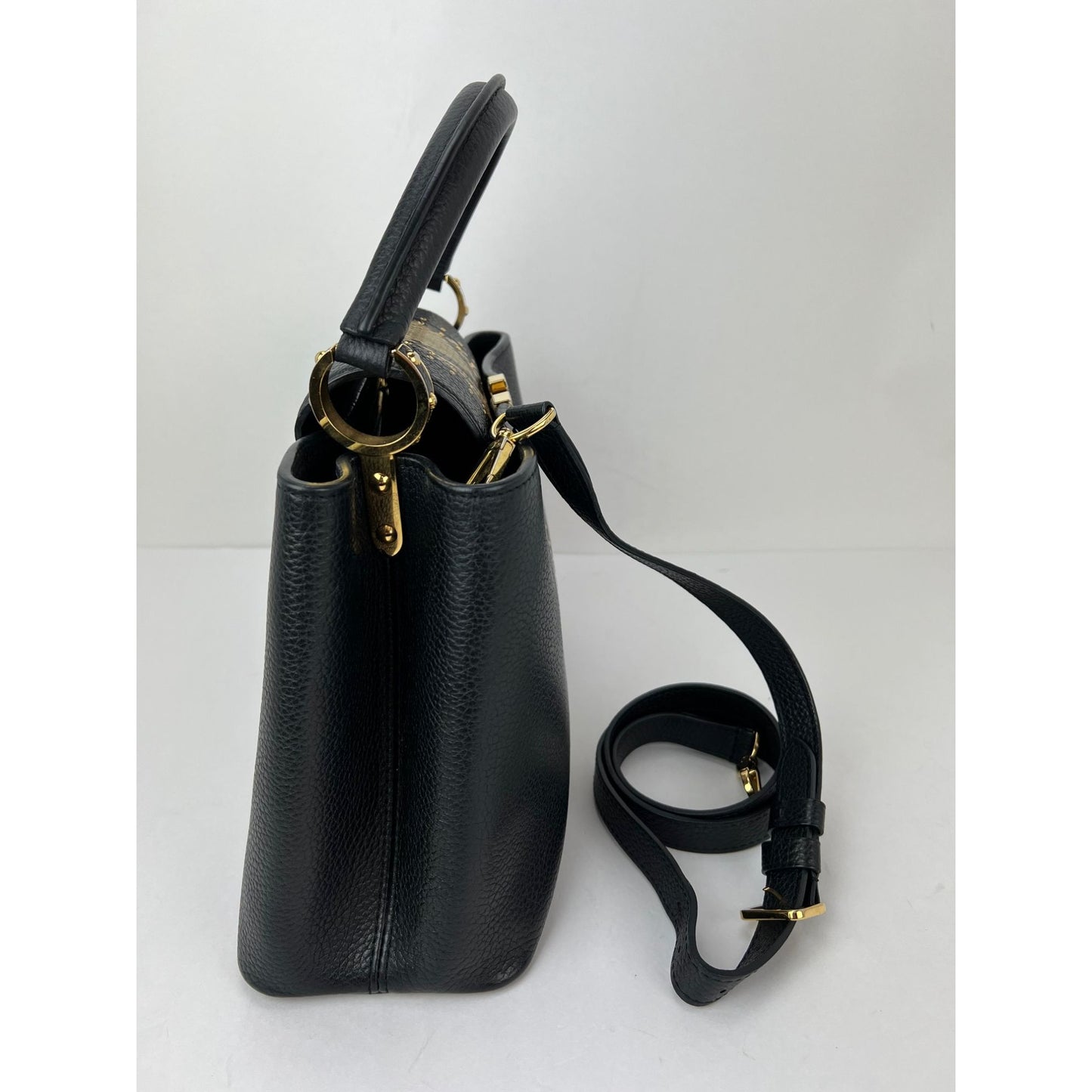 
                  
                    Louis Vuitton Taurillon Capucines MM Black Shoulder Bag
                  
                