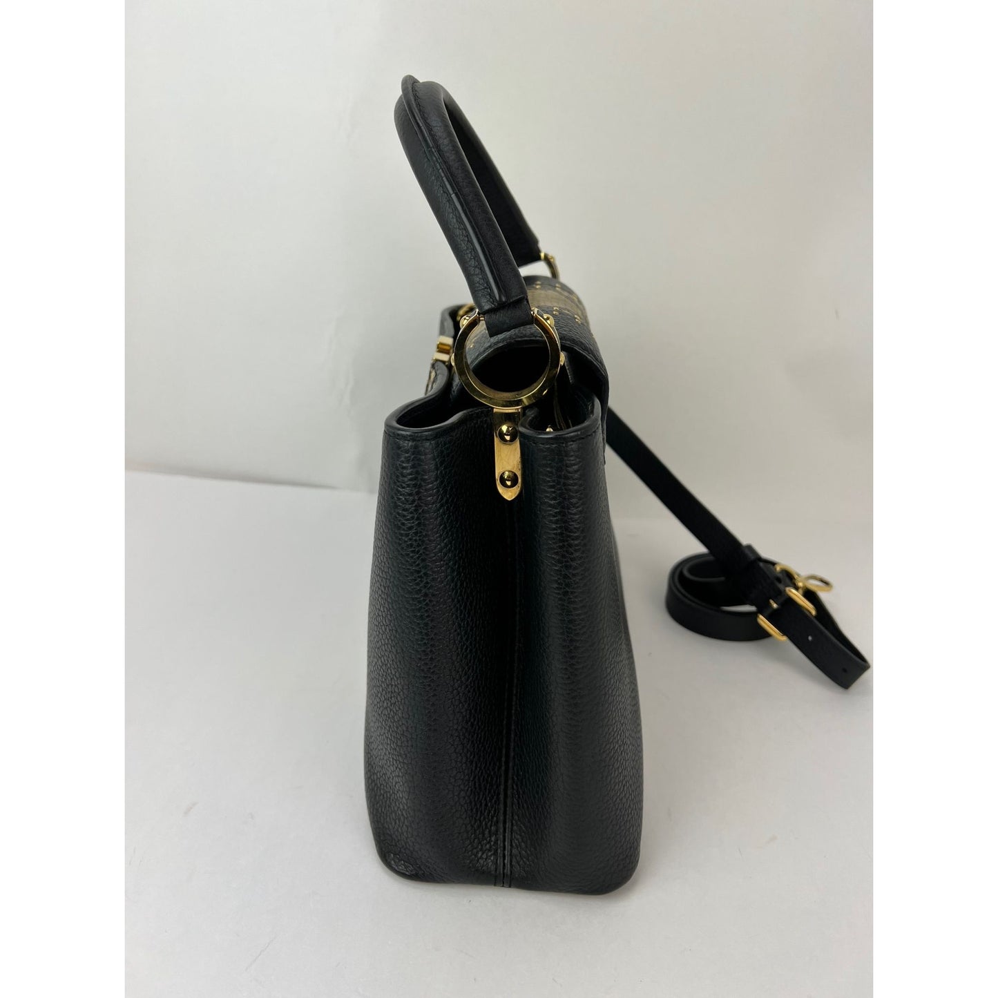 
                  
                    Louis Vuitton Taurillon Capucines MM Black Shoulder Bag
                  
                