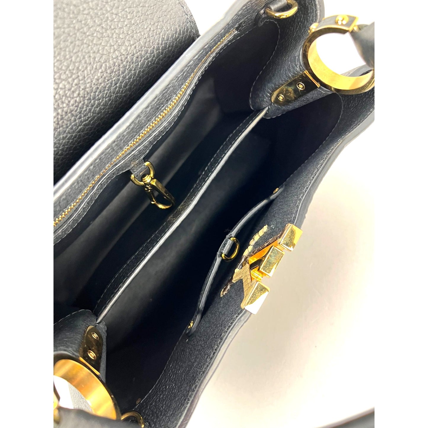 
                  
                    Louis Vuitton Taurillon Capucines MM Black Shoulder Bag
                  
                
