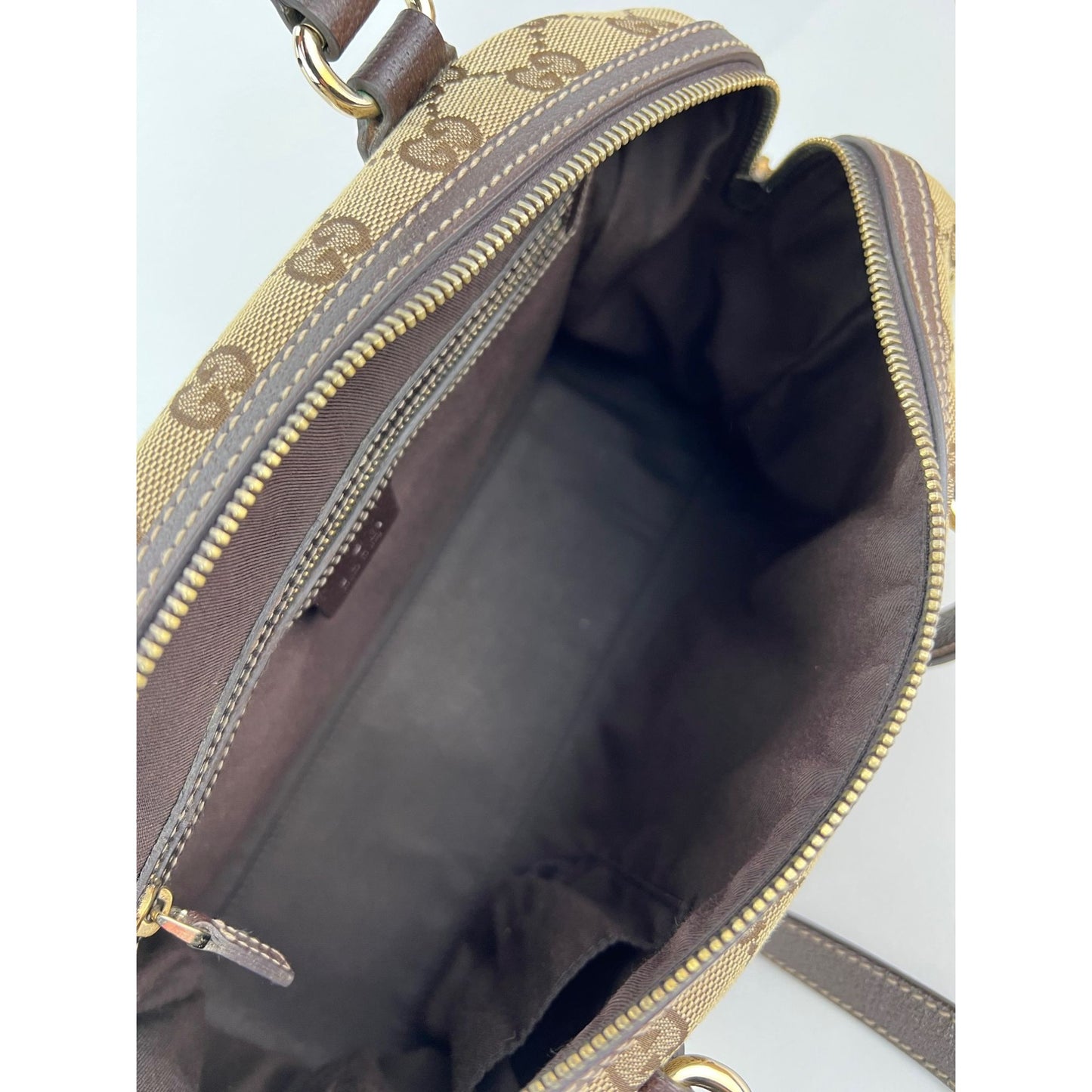 
                  
                    Gucci Small Charmy Brown GG Canvas Boston Bag Vintage
                  
                