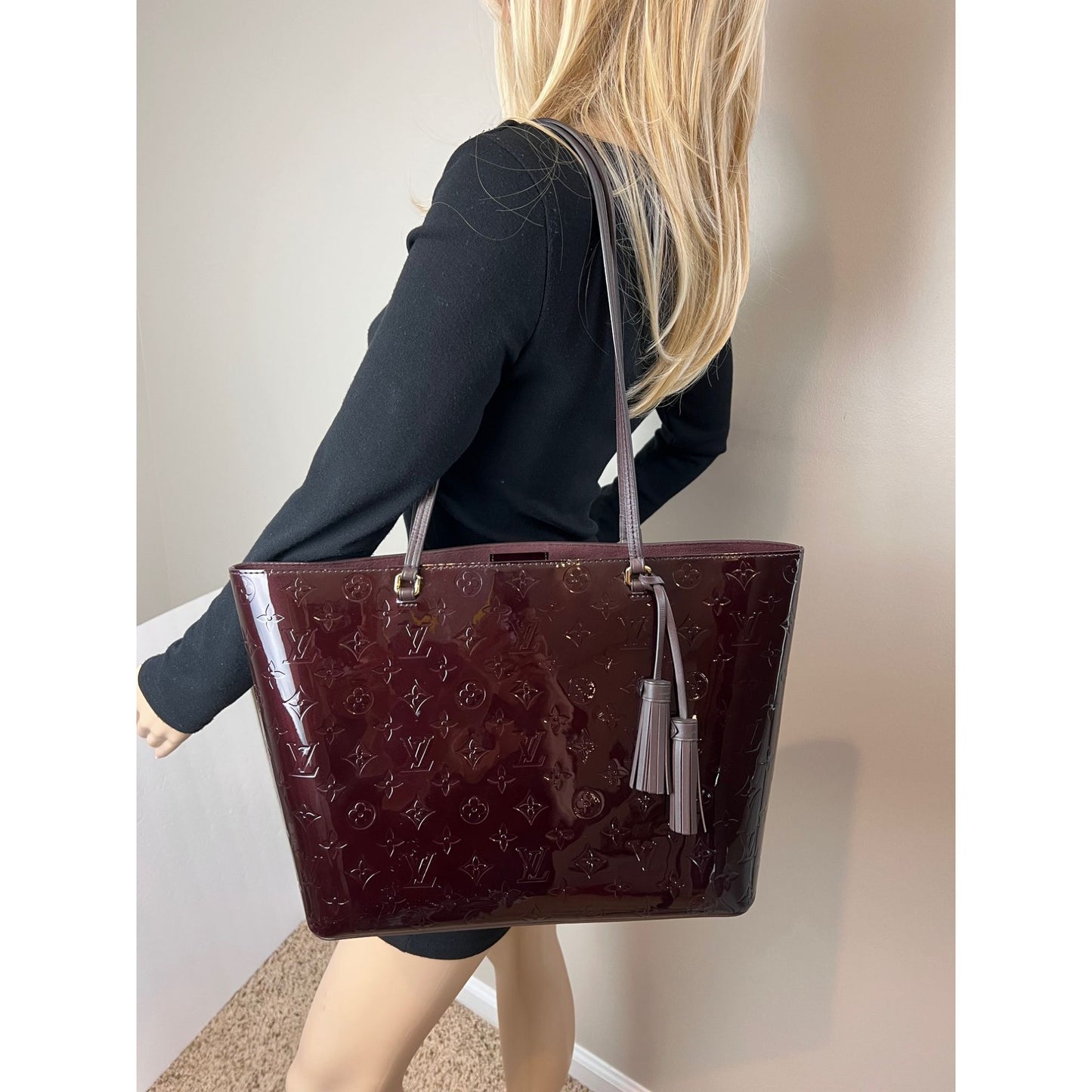 
                  
                    Louis Vuitton Vernis Long Beach MM Amarante Tote and Pouch Bag
                  
                
