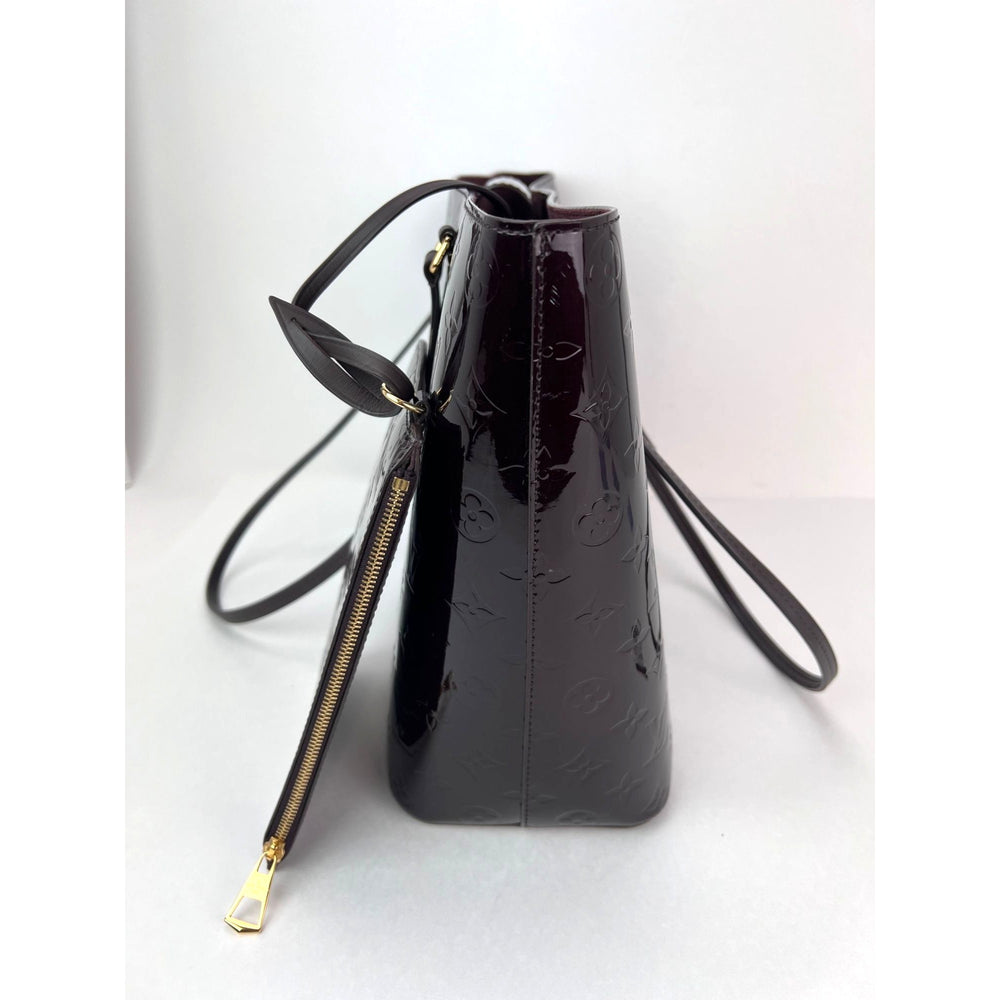
                  
                    Louis Vuitton Vernis Long Beach MM Amarante Tote and Pouch Bag
                  
                