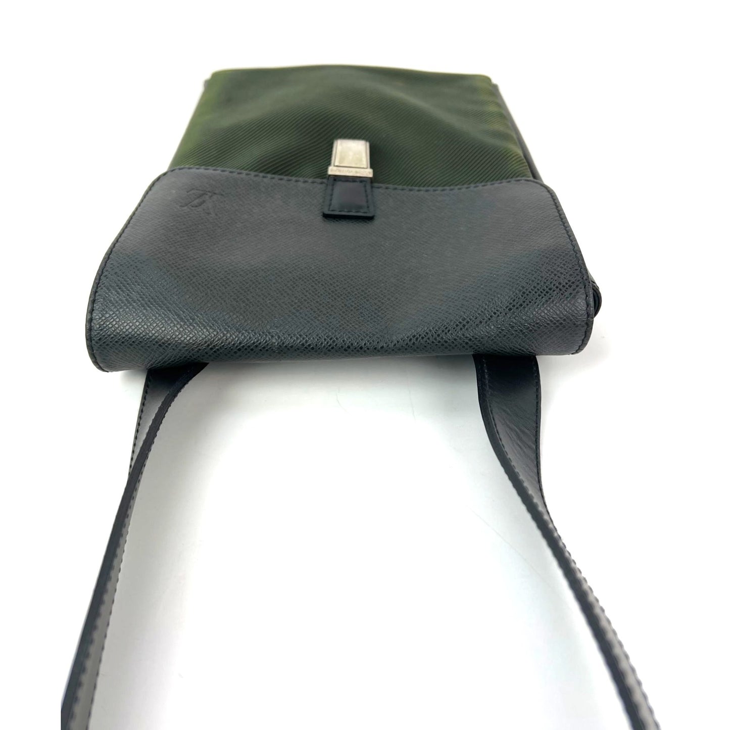 
                  
                    Louis Vuitton Taiga Saratov PM Vintage Crossbody Bag Ardoise Vintage
                  
                