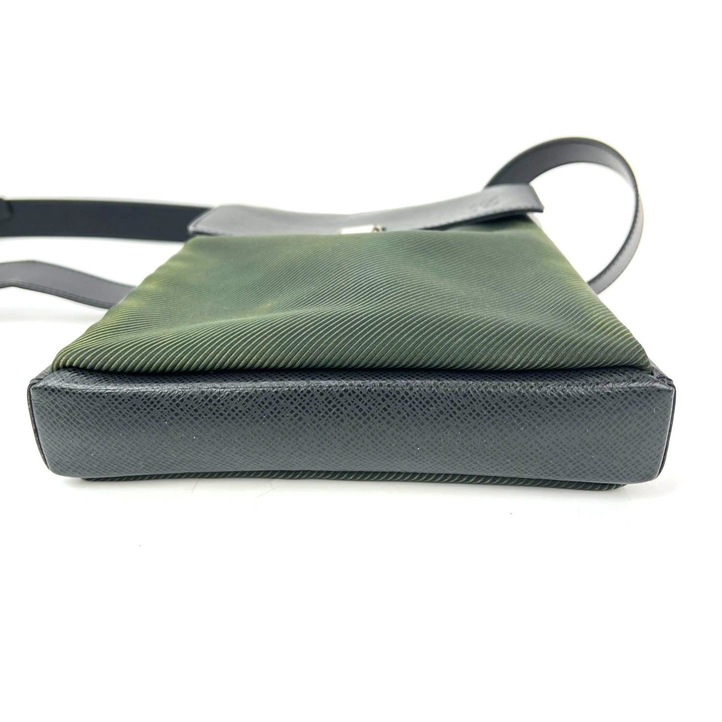 
                  
                    Louis Vuitton Taiga Saratov PM Vintage Crossbody Bag Ardoise Vintage
                  
                