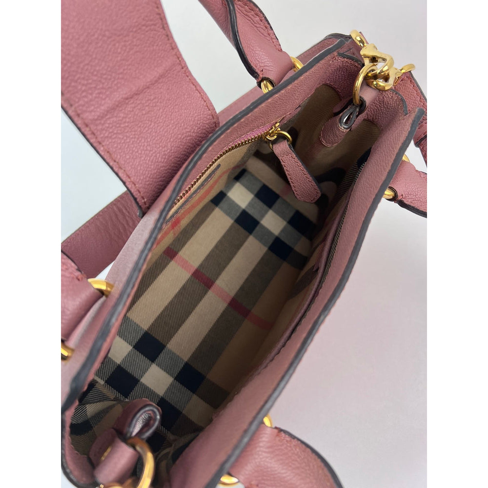 
                  
                    Burberry Grain Leather Small Buckle Dusty Pink Tote Bag
                  
                