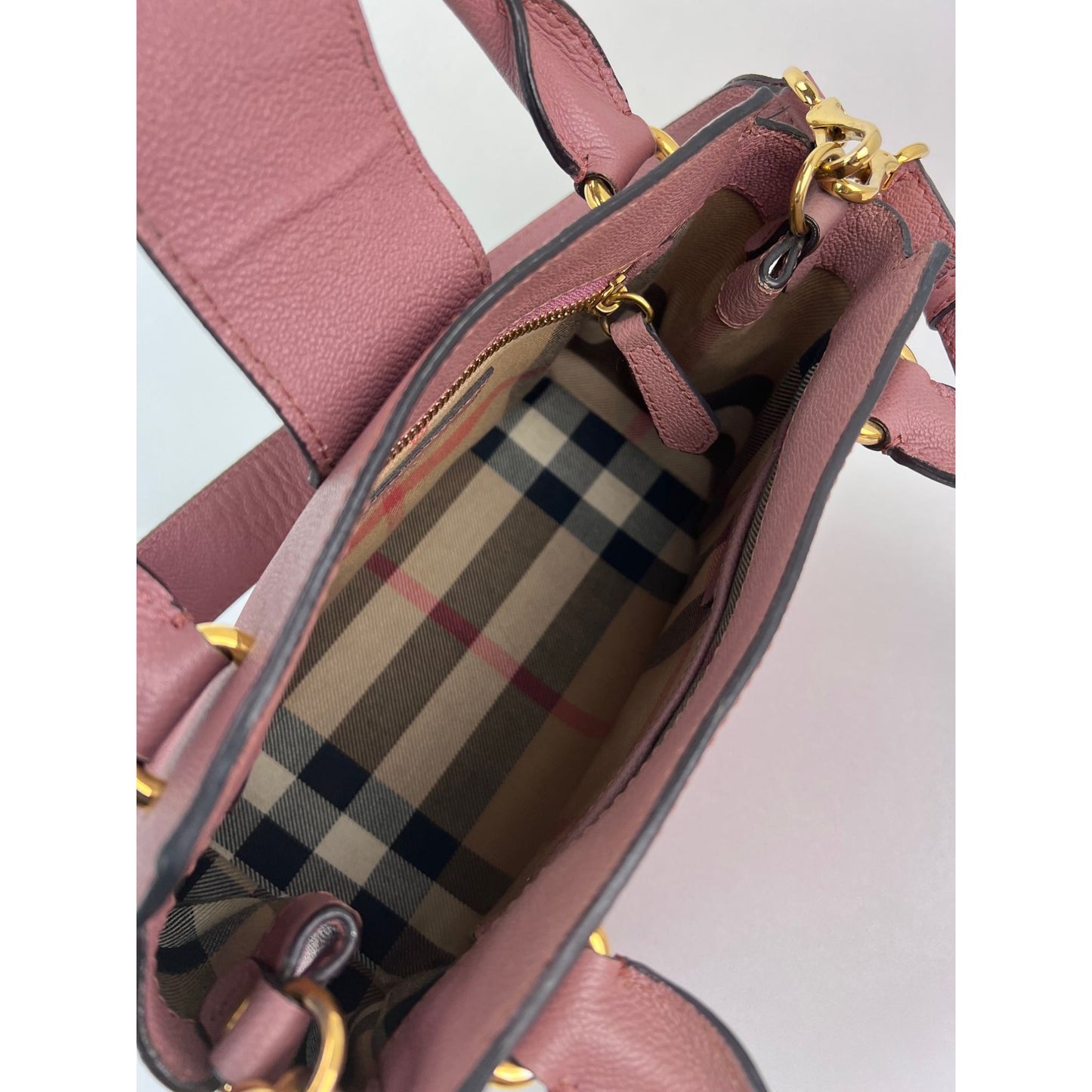 
                  
                    Burberry Grain Leather Small Buckle Dusty Pink Tote Bag
                  
                