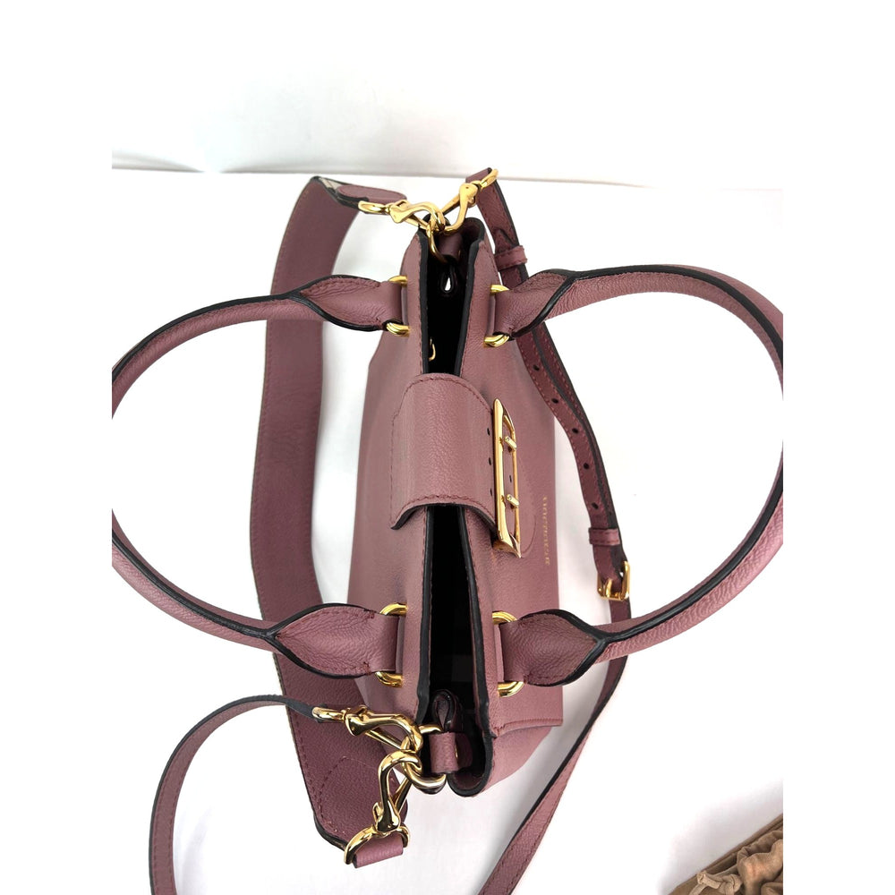 
                  
                    Burberry Grain Leather Small Buckle Dusty Pink Tote Bag
                  
                