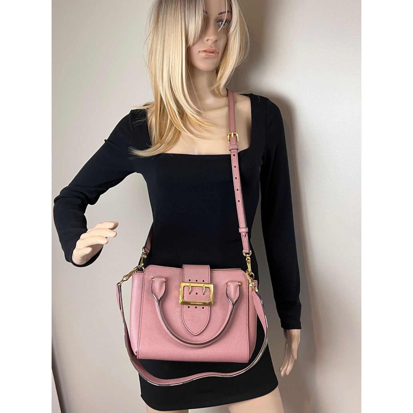 
                  
                    Burberry Grain Leather Small Buckle Dusty Pink Tote Bag
                  
                
