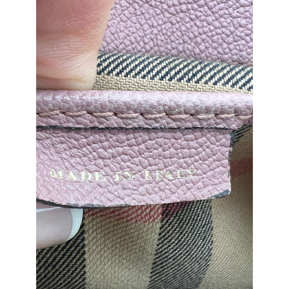 
                  
                    Burberry Grain Leather Small Buckle Dusty Pink Tote Bag
                  
                