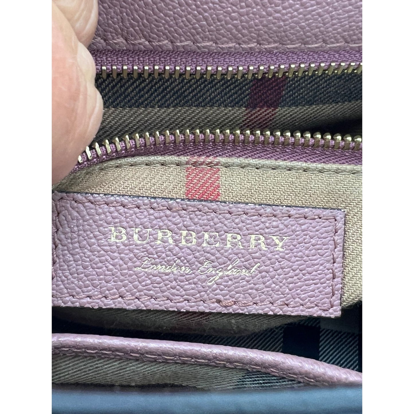 
                  
                    Burberry Grain Leather Small Buckle Dusty Pink Tote Bag
                  
                