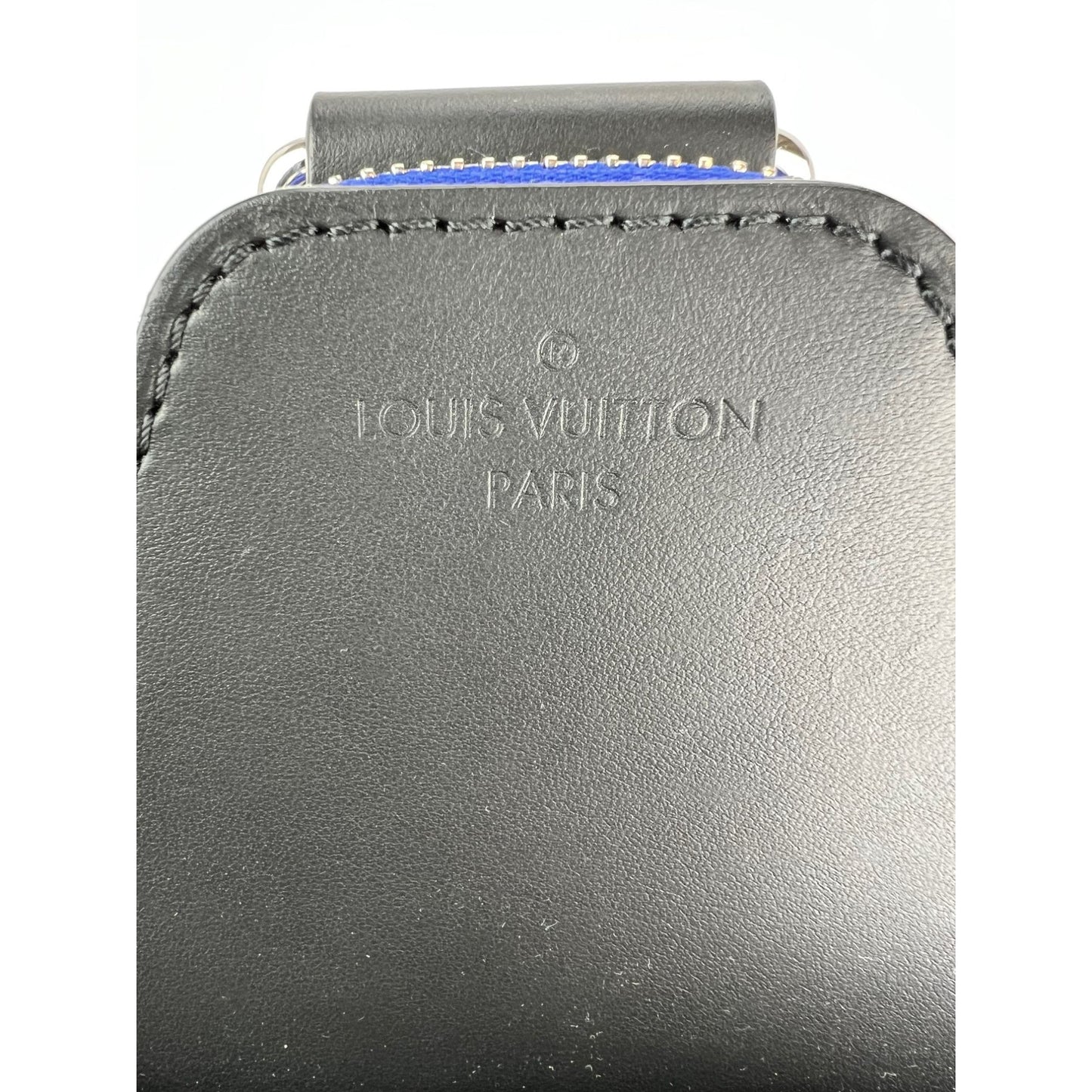 
                  
                    Louis Vuitton Avenue Damier Graphite Slingbag
                  
                