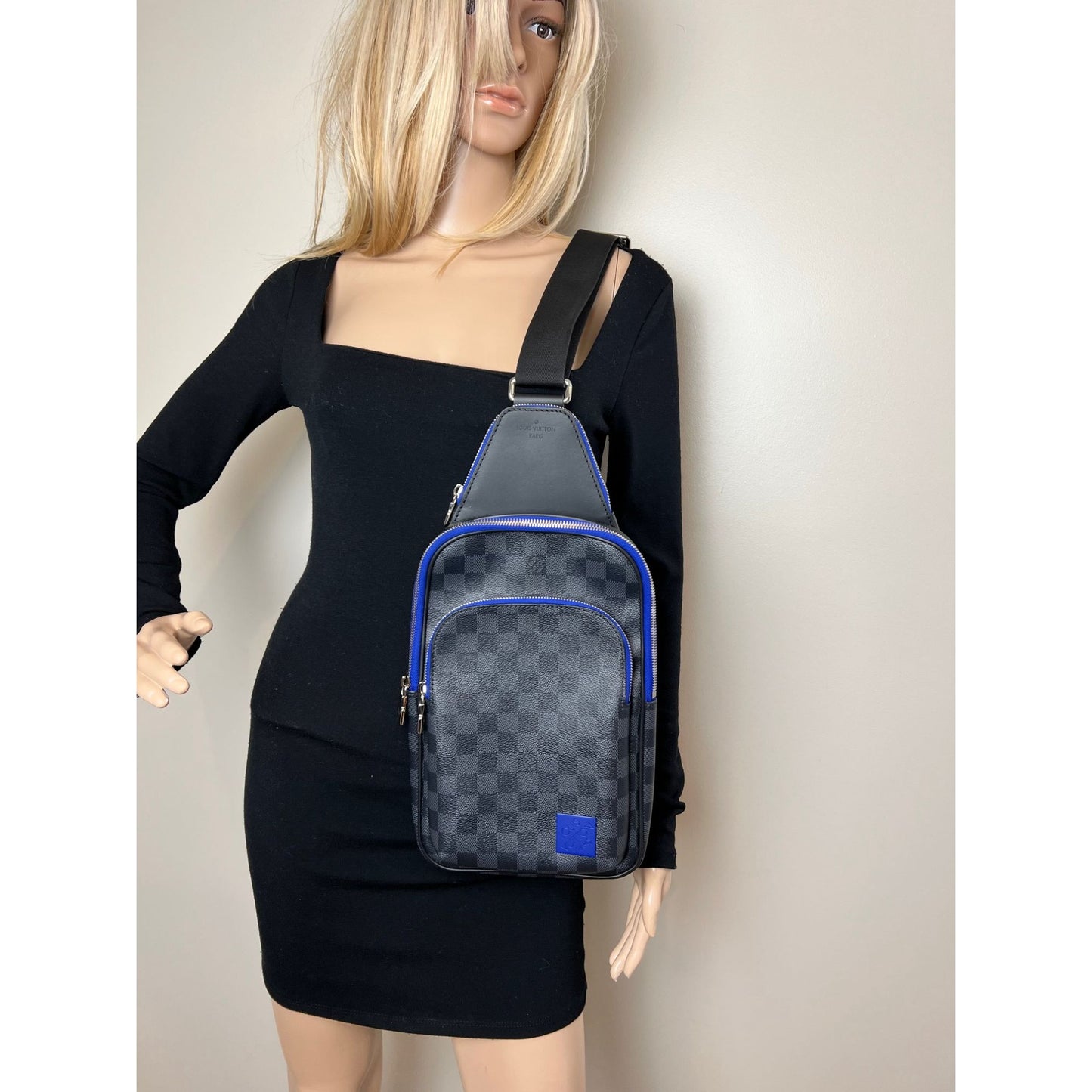 
                  
                    Louis Vuitton Avenue Damier Graphite Slingbag
                  
                