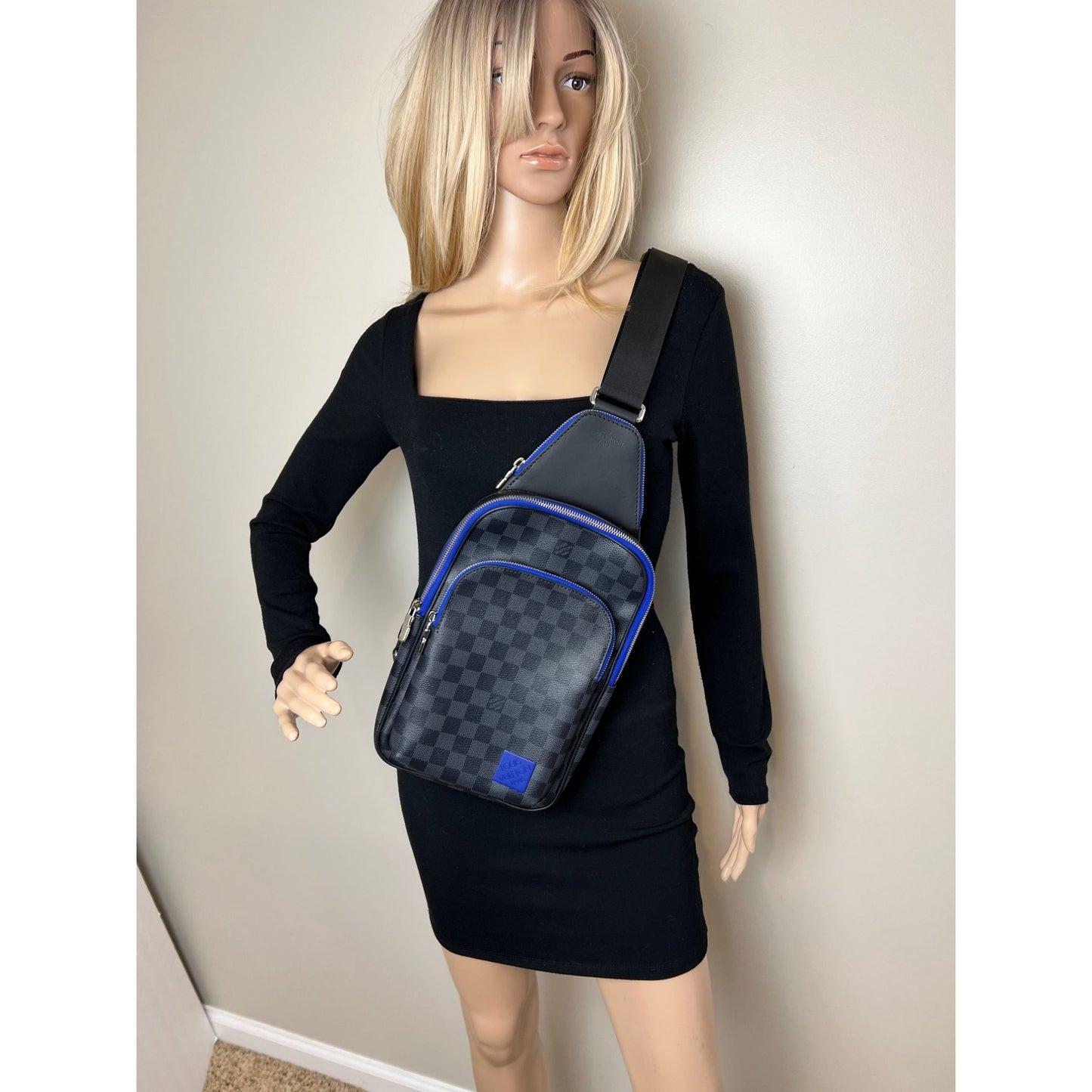 
                  
                    Louis Vuitton Avenue Damier Graphite Slingbag
                  
                