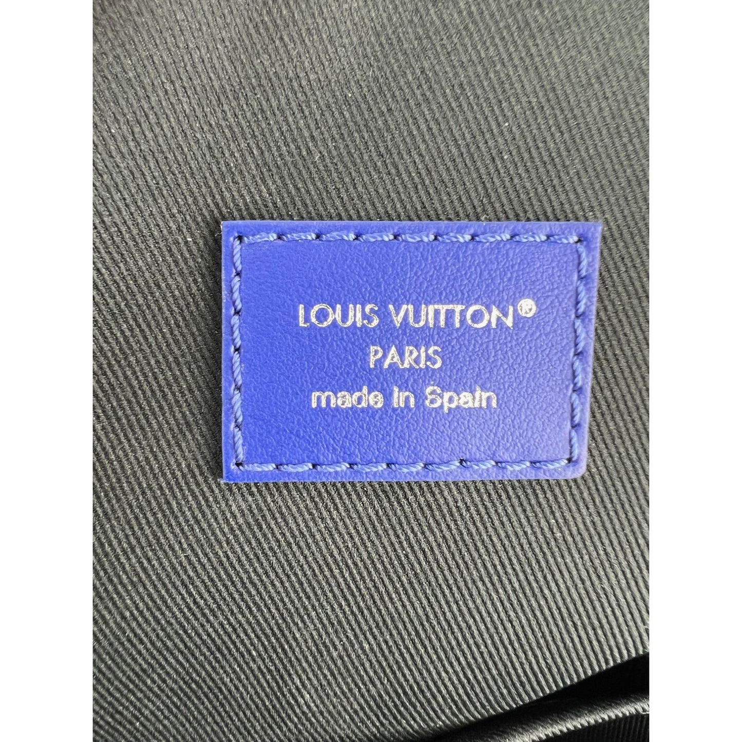 
                  
                    Louis Vuitton Avenue Damier Graphite Slingbag
                  
                