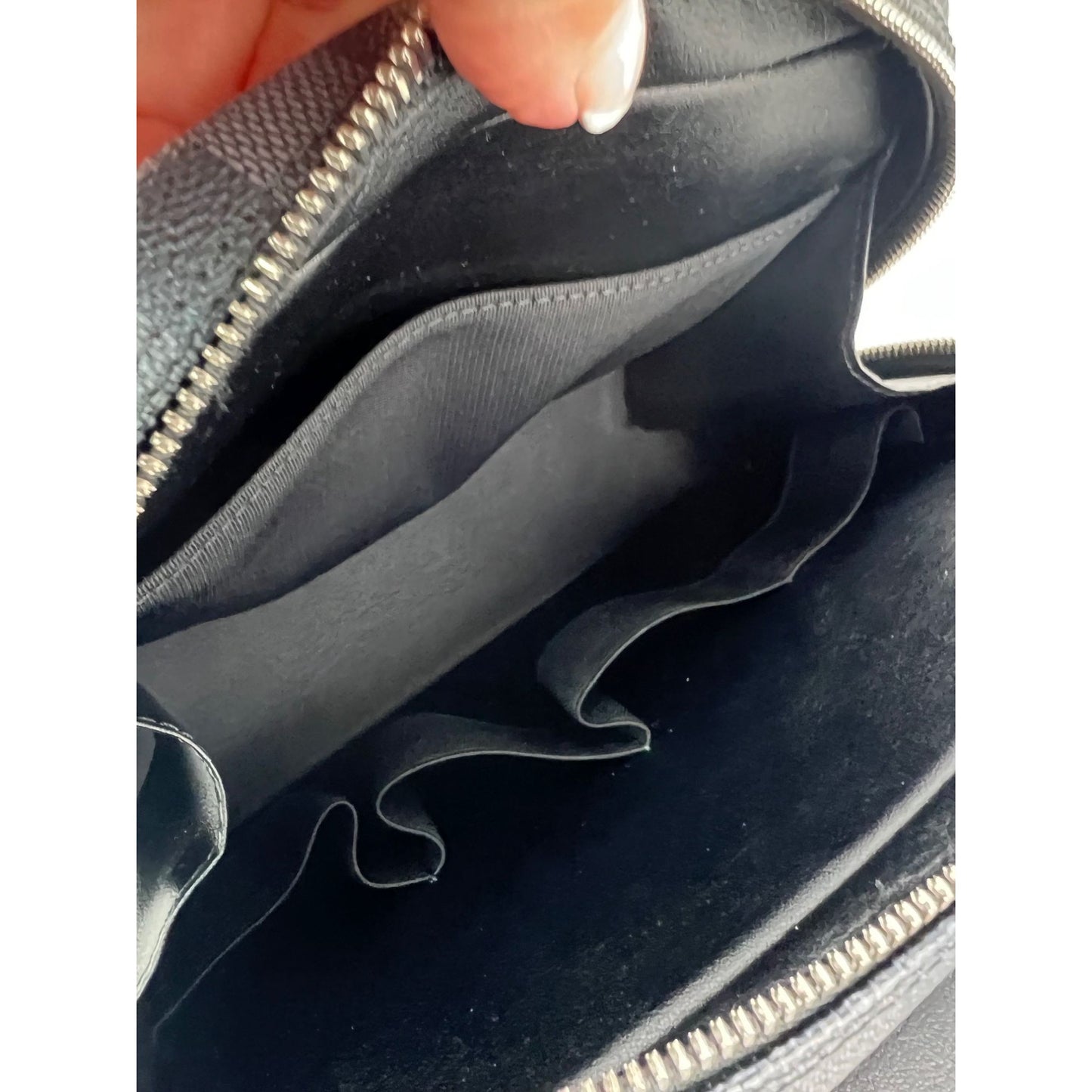 
                  
                    Louis Vuitton Damier Graphite Hanging Toiletry Kit Pouch
                  
                
