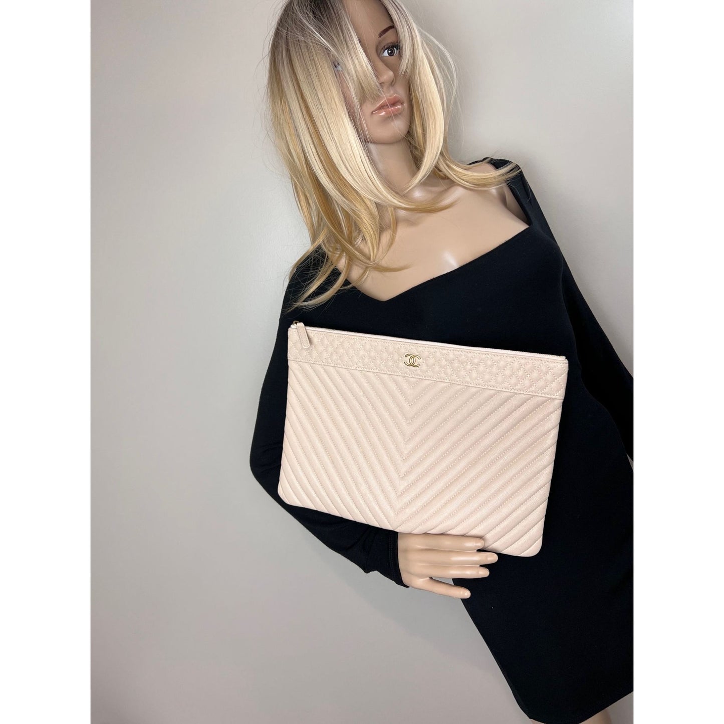 
                  
                    Chanel Caviar Chevron Quilted Large Beige Leather Cosmetic Clutch Bag
                  
                