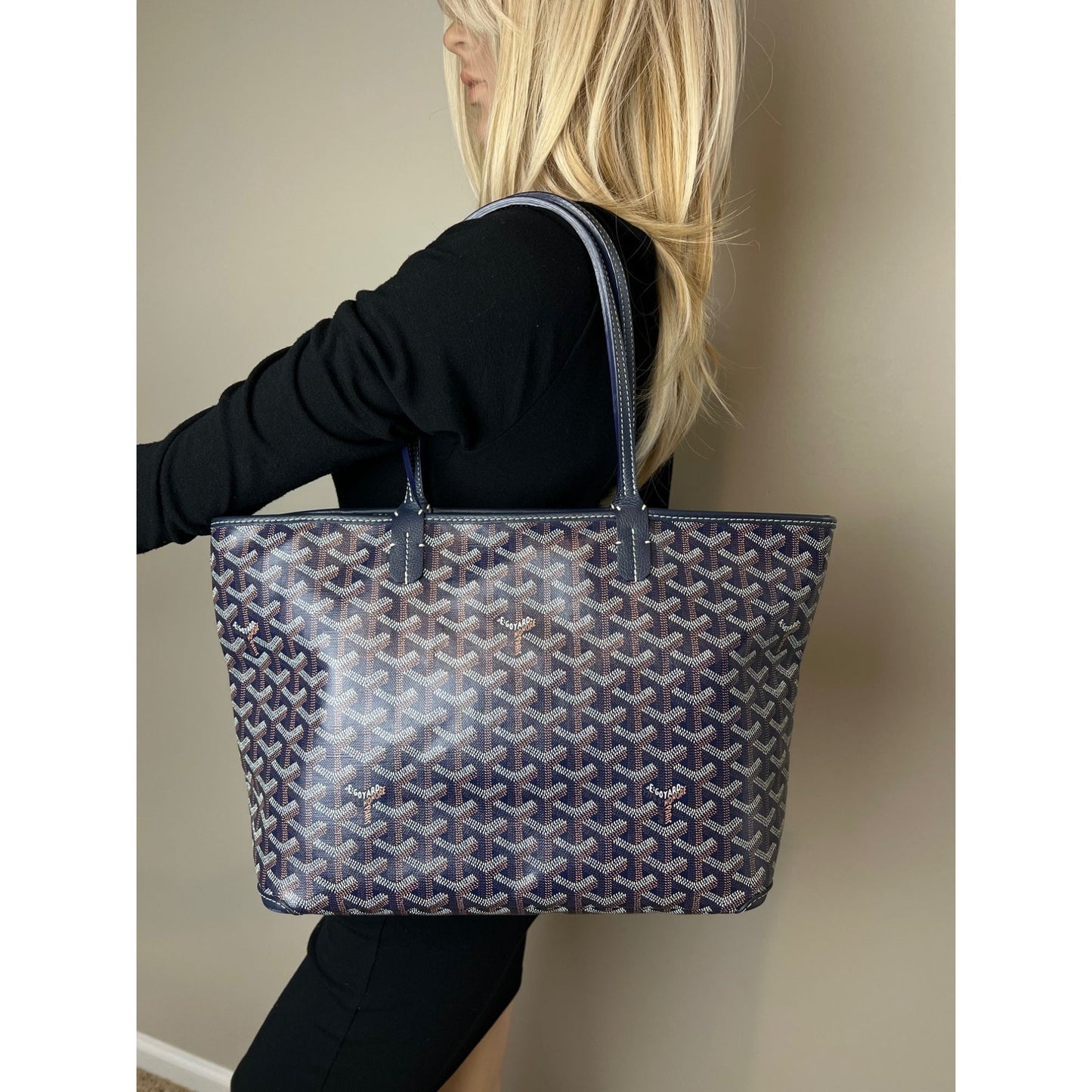 
                  
                    Goyard Goyardine Artois PM Navy Blue Zipper Tote Bag
                  
                