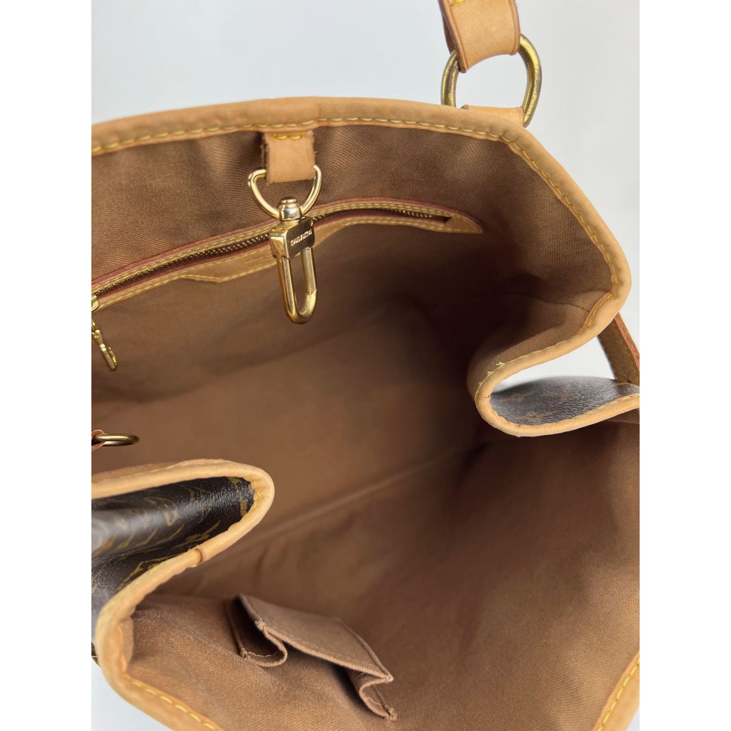 
                  
                    Louis Vuitton Batignolles Vertical Monogram Vintage Shoulder Bag
                  
                