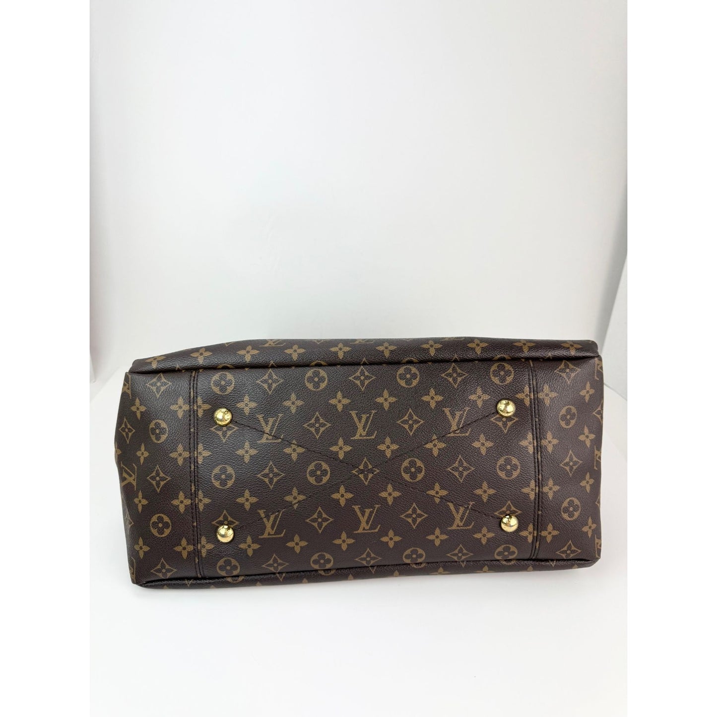 
                  
                    Louis Vuitton Artsy MM Canvas Monogram Hand Tote Bag
                  
                