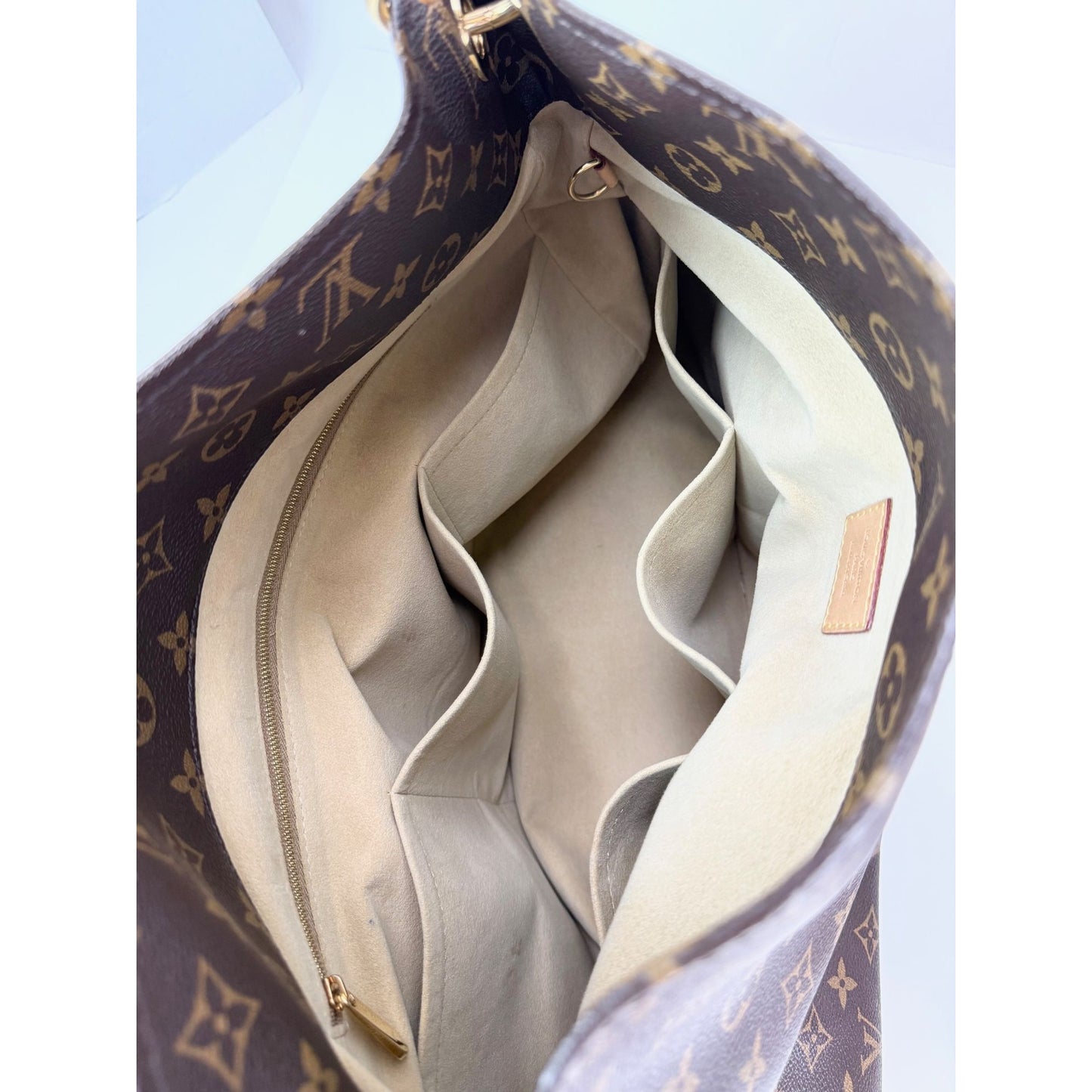 
                  
                    Louis Vuitton Artsy MM Canvas Monogram Hand Tote Bag
                  
                