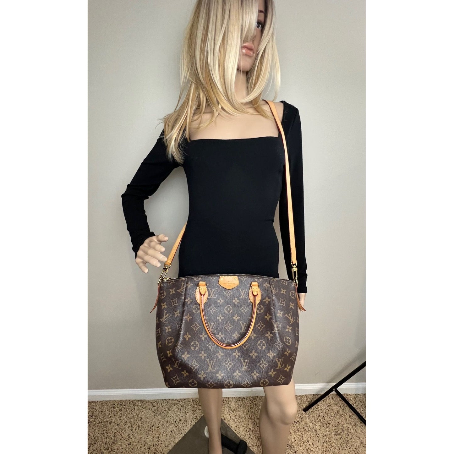 
                  
                    Louis Vuitton Turenne MM Monogram Hand Crossbody Bag
                  
                