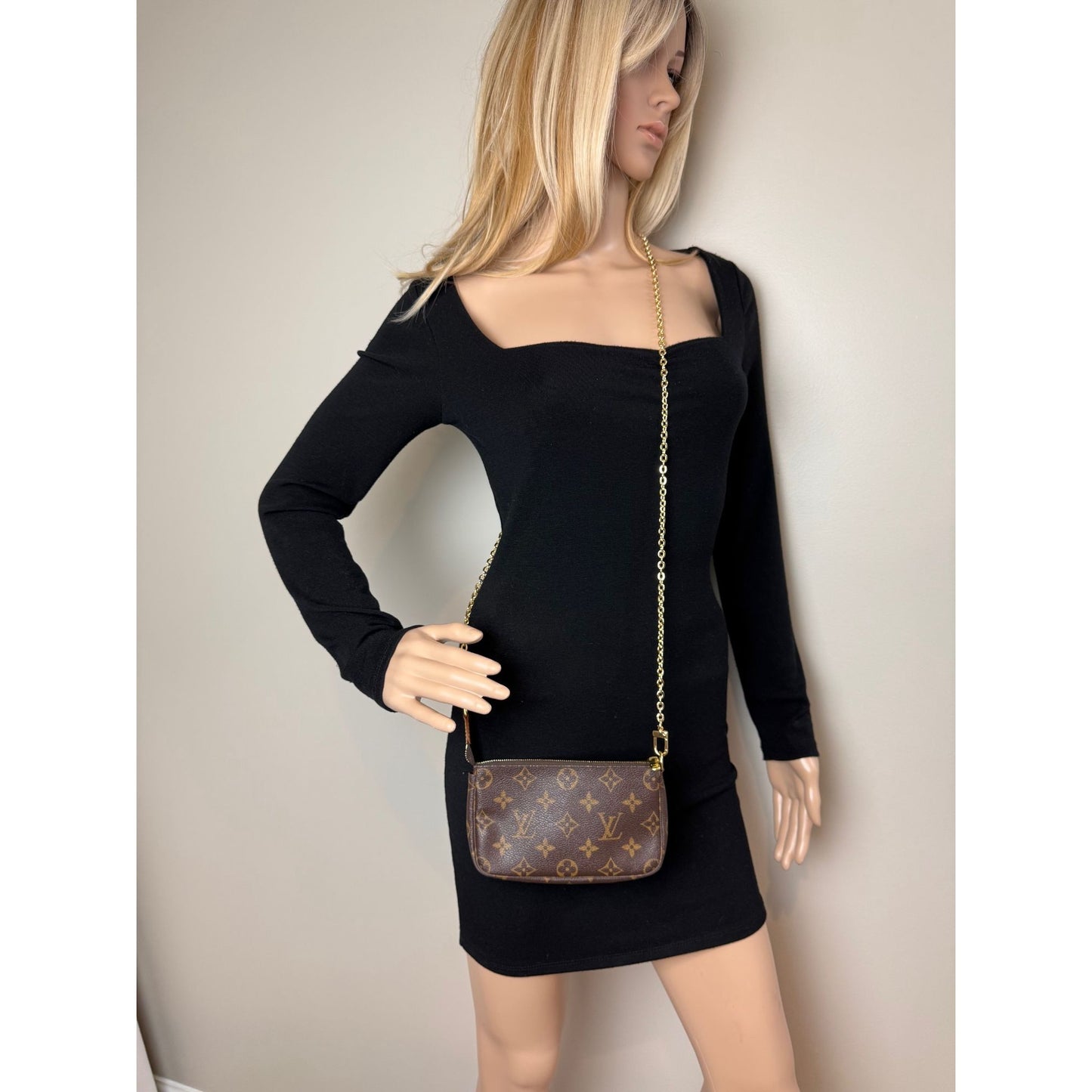 
                  
                    Louis Vuitton Vintage Monogram Pochette Bag
                  
                