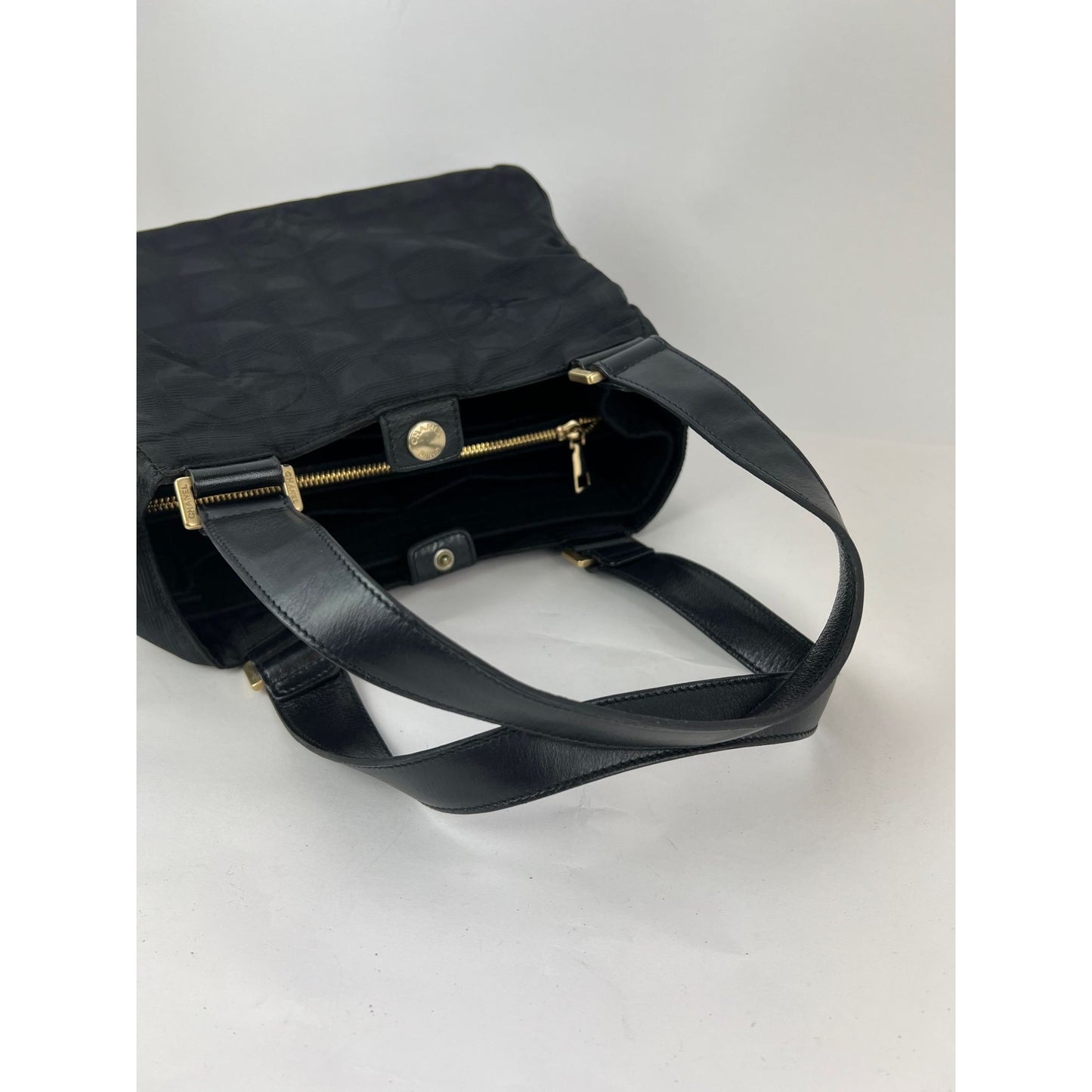 
                  
                    Chanel Nylon Black Travel Tote  Vintage EBAY LIVE
                  
                