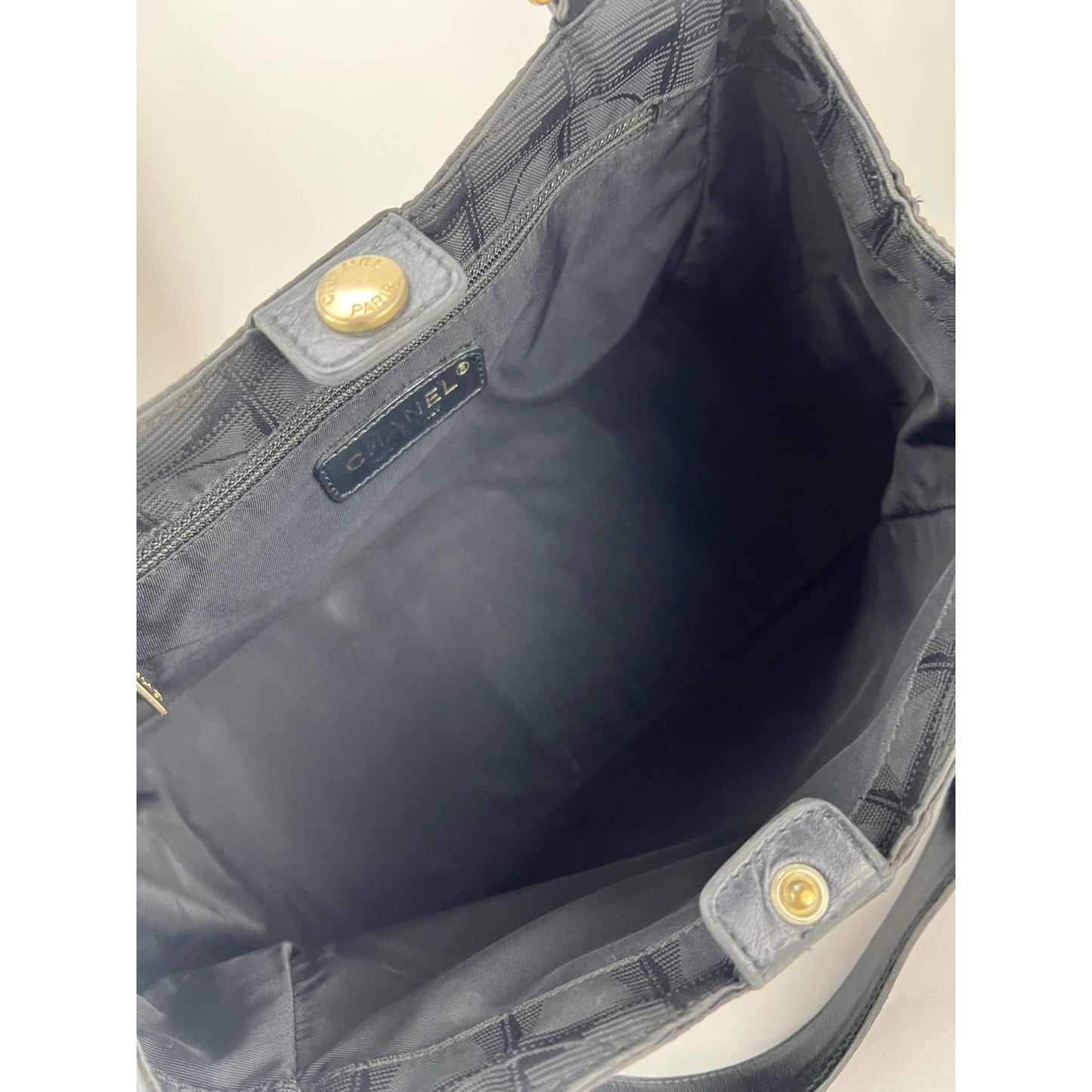 
                  
                    Chanel Nylon Black Travel Tote  Vintage EBAY LIVE
                  
                