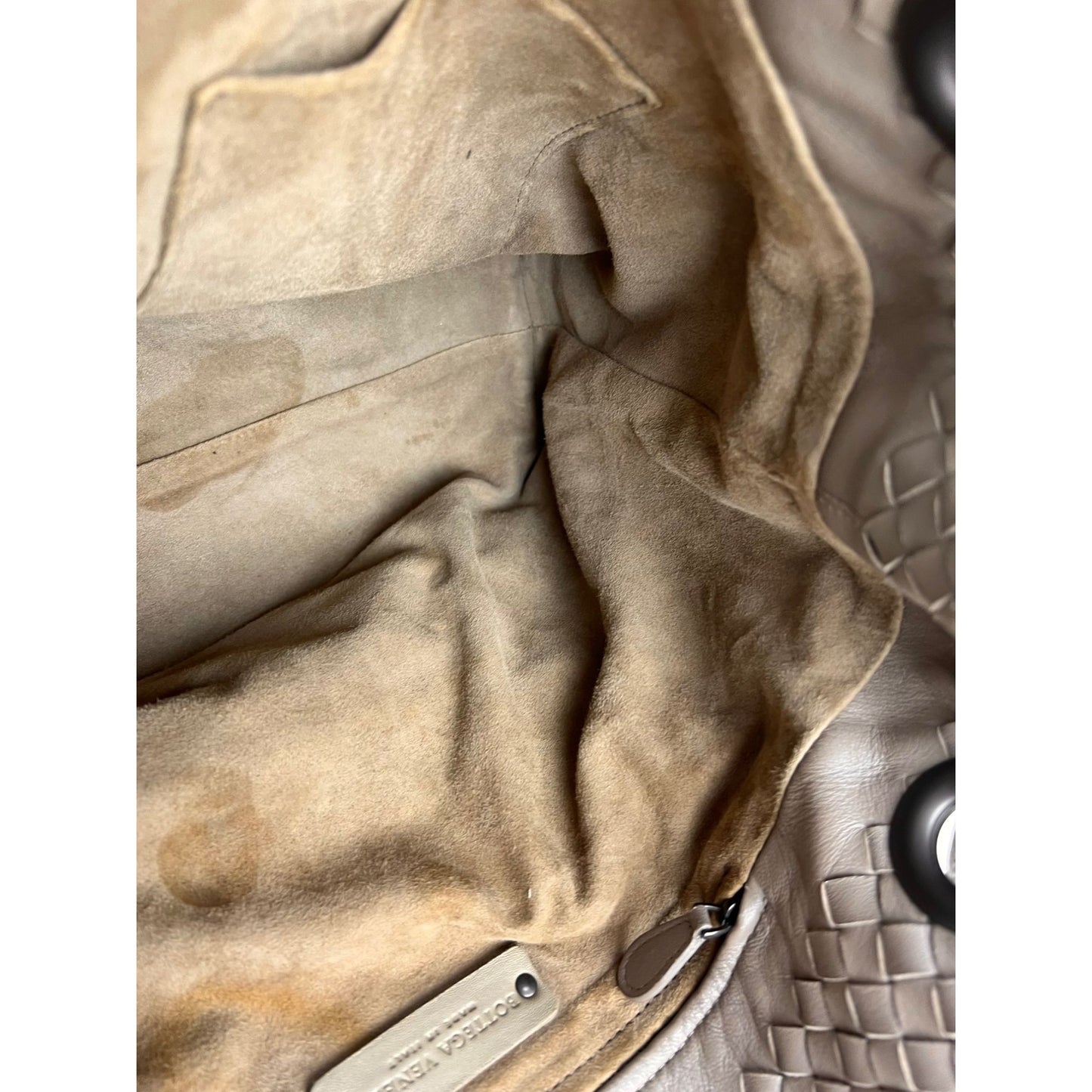 
                  
                    Bottega Veneta Garda Intrecciato Nappa Medium Beige Handbag
                  
                
