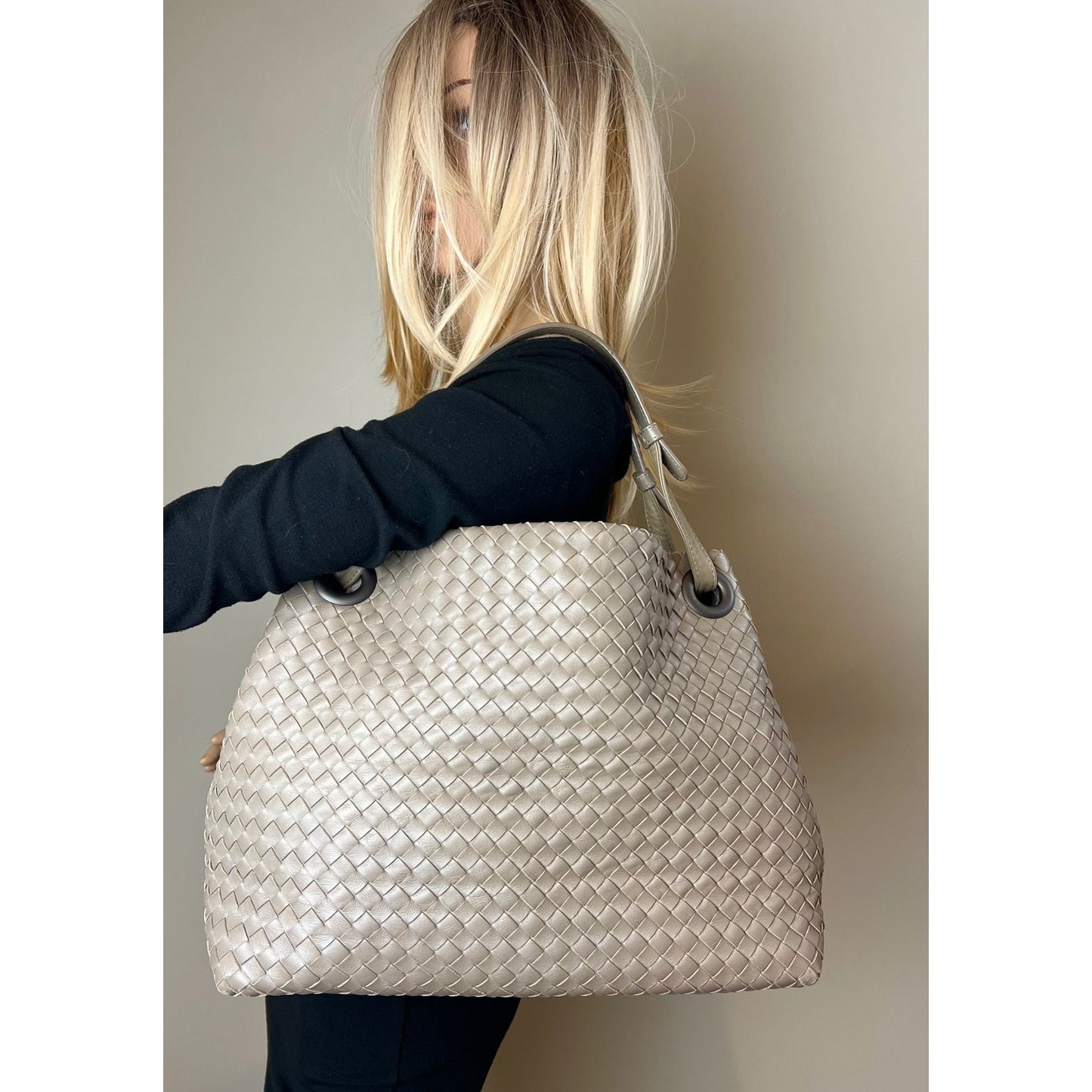 
                  
                    Bottega Veneta Garda Intrecciato Nappa Medium Beige Handbag
                  
                