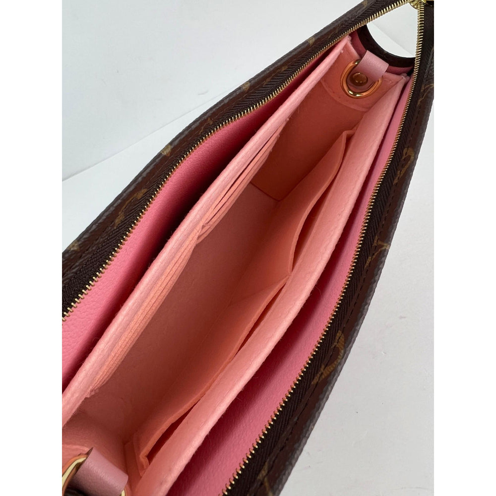 Louis Vuitton Toiletry Pouch 26 Monogram Clutch Handbag