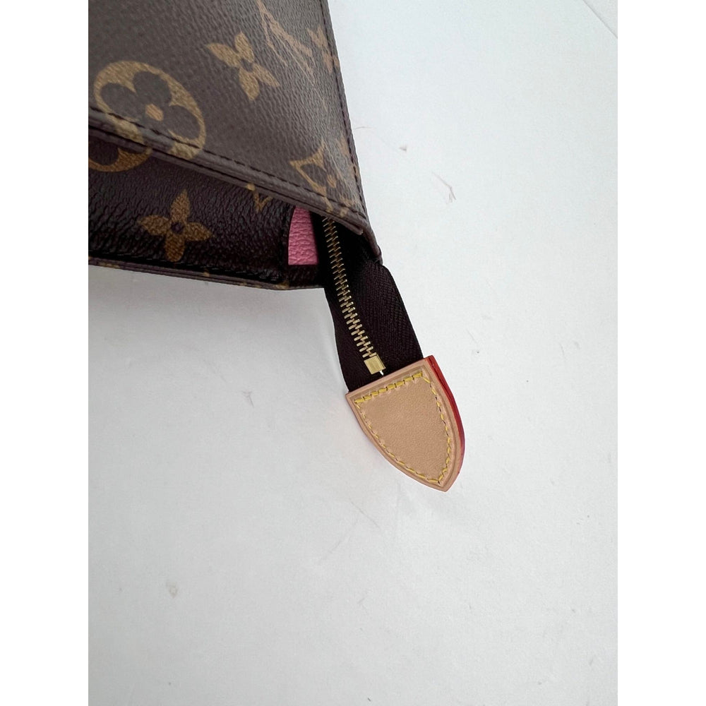 Louis Vuitton Toiletry Pouch 26 Monogram Clutch Handbag
