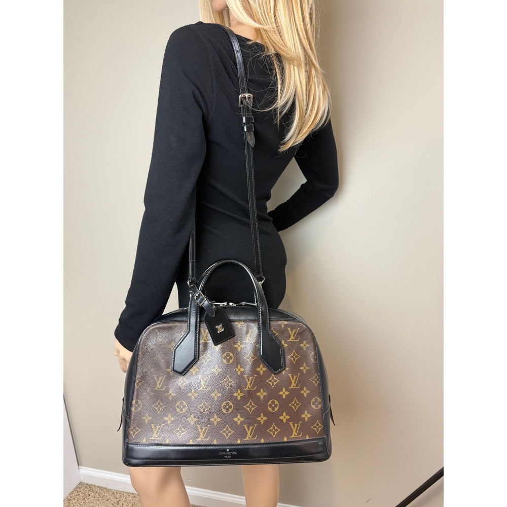 
                  
                    Louis Vuitton Dora Monogram MM Noir Shoulder Hand Bag
                  
                