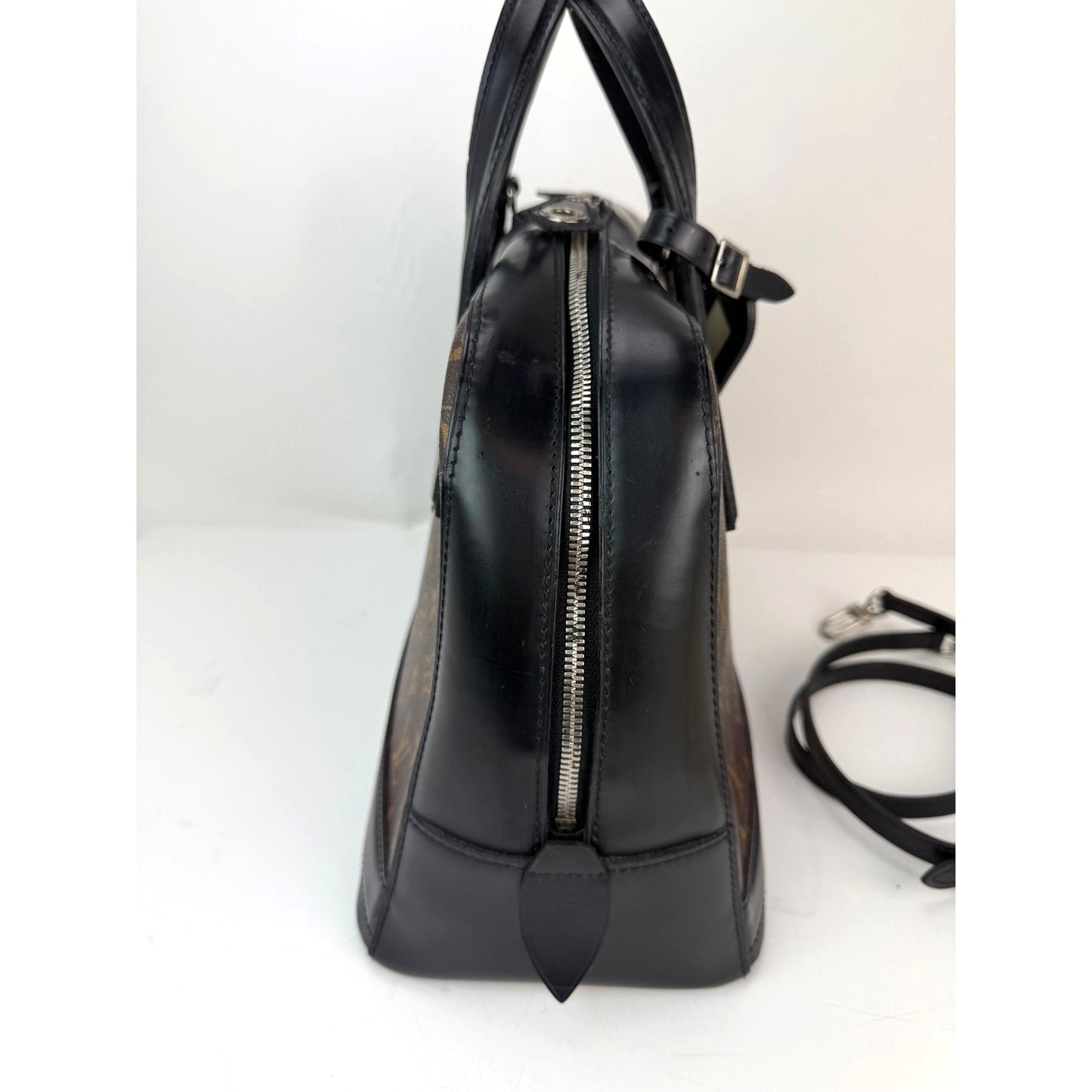 
                  
                    Louis Vuitton Dora Monogram MM Noir Shoulder Hand Bag
                  
                