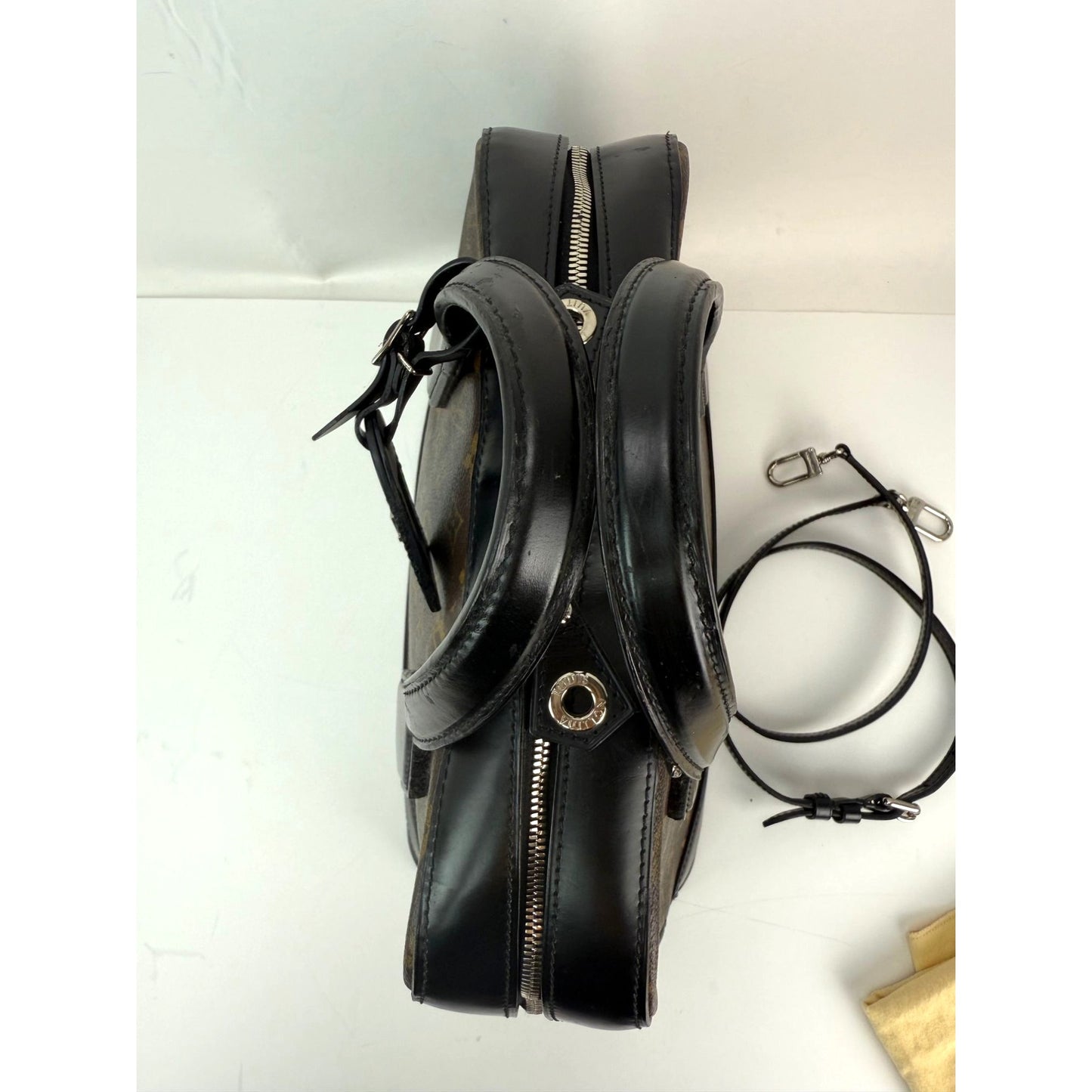 
                  
                    Louis Vuitton Dora Monogram MM Noir Shoulder Hand Bag
                  
                