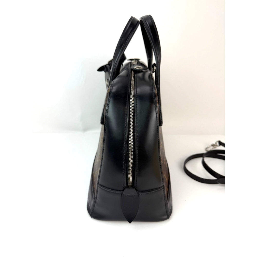 
                  
                    Louis Vuitton Dora Monogram MM Noir Shoulder Hand Bag
                  
                