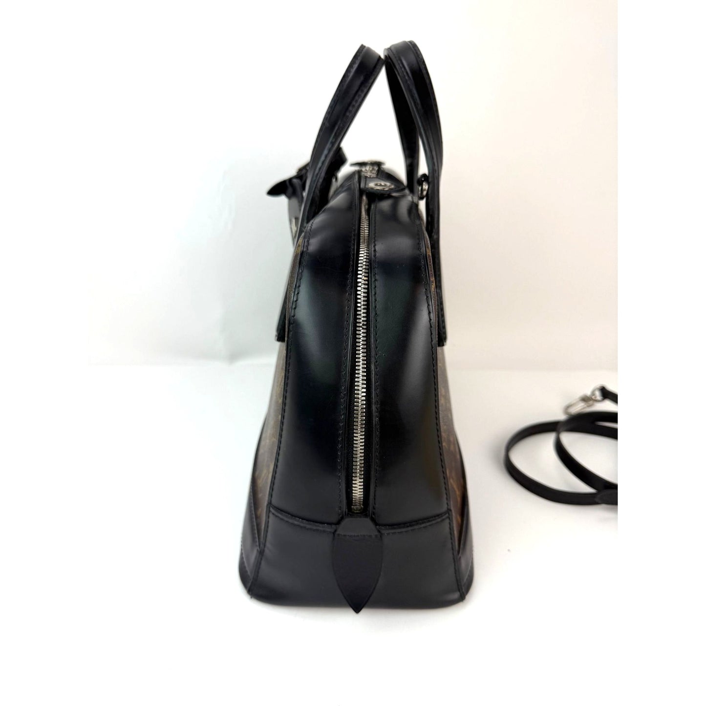 
                  
                    Louis Vuitton Dora Monogram MM Noir Shoulder Hand Bag
                  
                