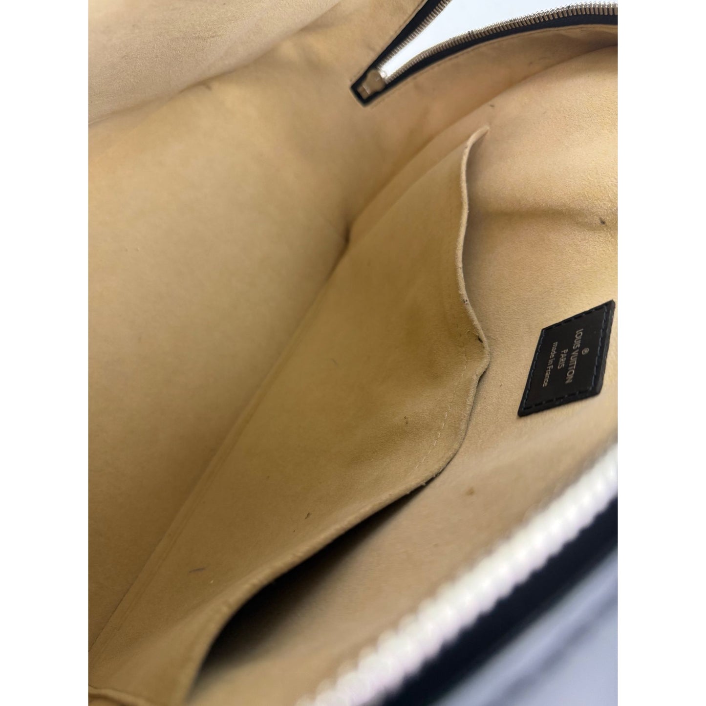 
                  
                    Louis Vuitton Dora Monogram MM Noir Shoulder Hand Bag
                  
                