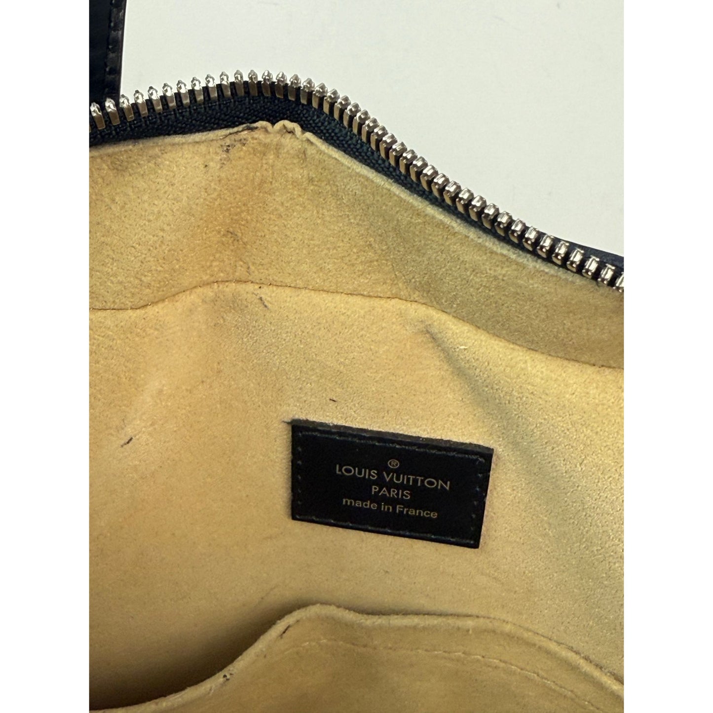 
                  
                    Louis Vuitton Dora Monogram MM Noir Shoulder Hand Bag
                  
                