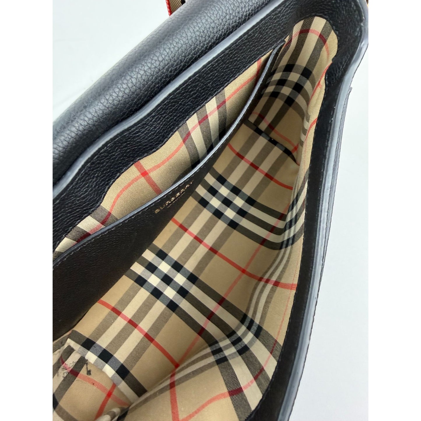 
                  
                    Burberry Grainy Calfskin Note Black Crossbody Bag
                  
                