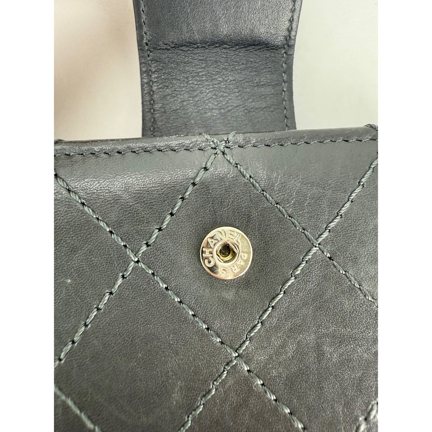 
                  
                    Chanel aged calfskin 2.55 Reissue Zip Gray Compact Wallet
                  
                