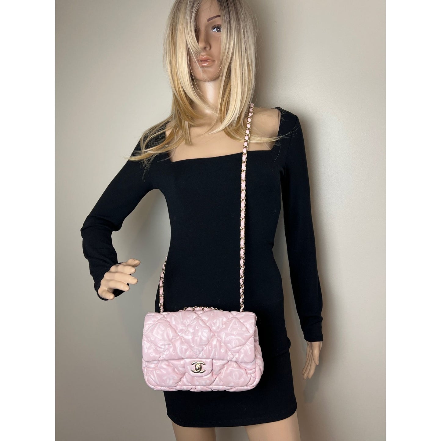 
                  
                    Chanel Printed Calfskin Quilted Medium Puffy Bubbly CC Pink Flap Bag
                  
                