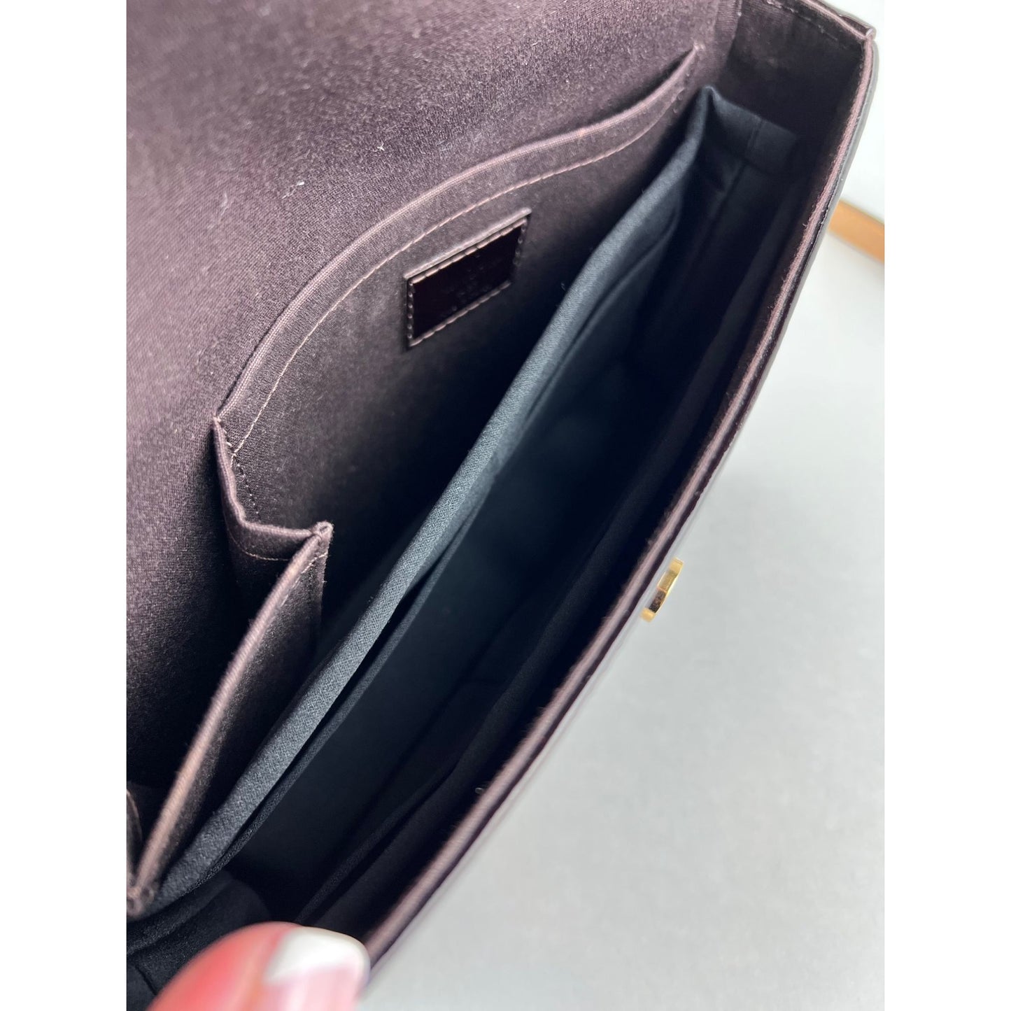 
                  
                    Louis Vuitton Vernis Rodeo Drive Amarante Patient Leather Shoulder Bag
                  
                