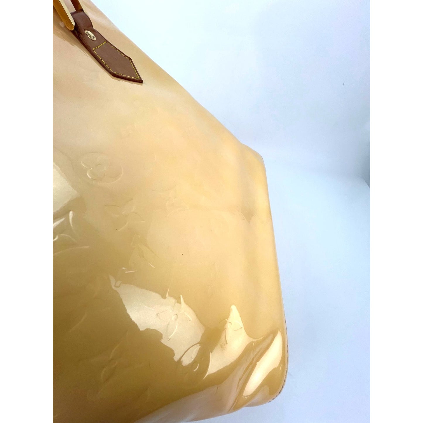 
                  
                    Louis Vuitton Vintage Houston Vernis Patent Leather Yellow Shoulder Bag
                  
                