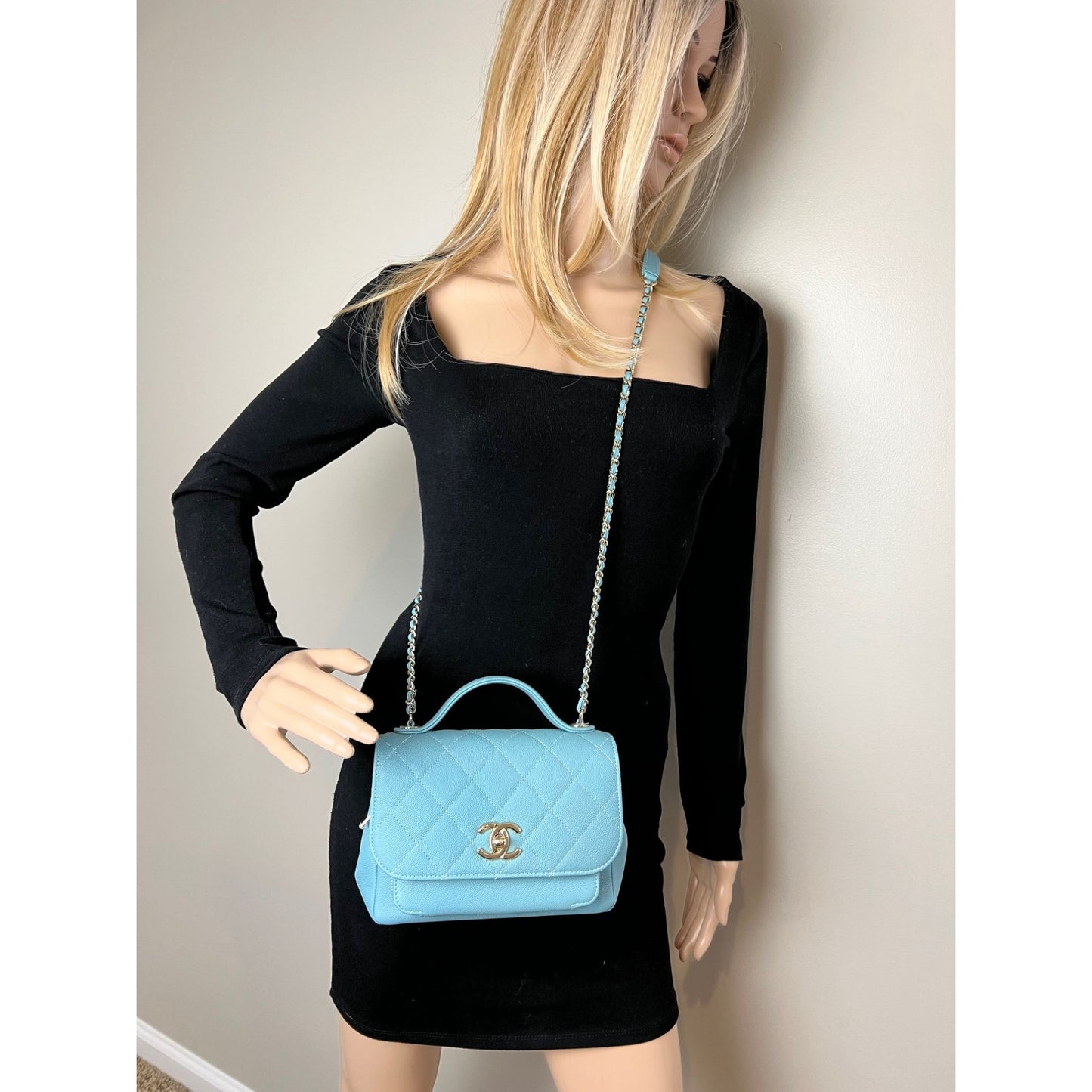 
                  
                    Chanel Caviar Quilted Small Business Affinity Blue Crossbody Bag
                  
                