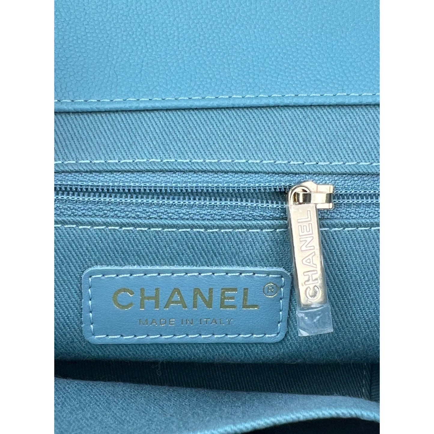 
                  
                    Chanel Caviar Quilted Small Business Affinity Blue Crossbody Bag
                  
                