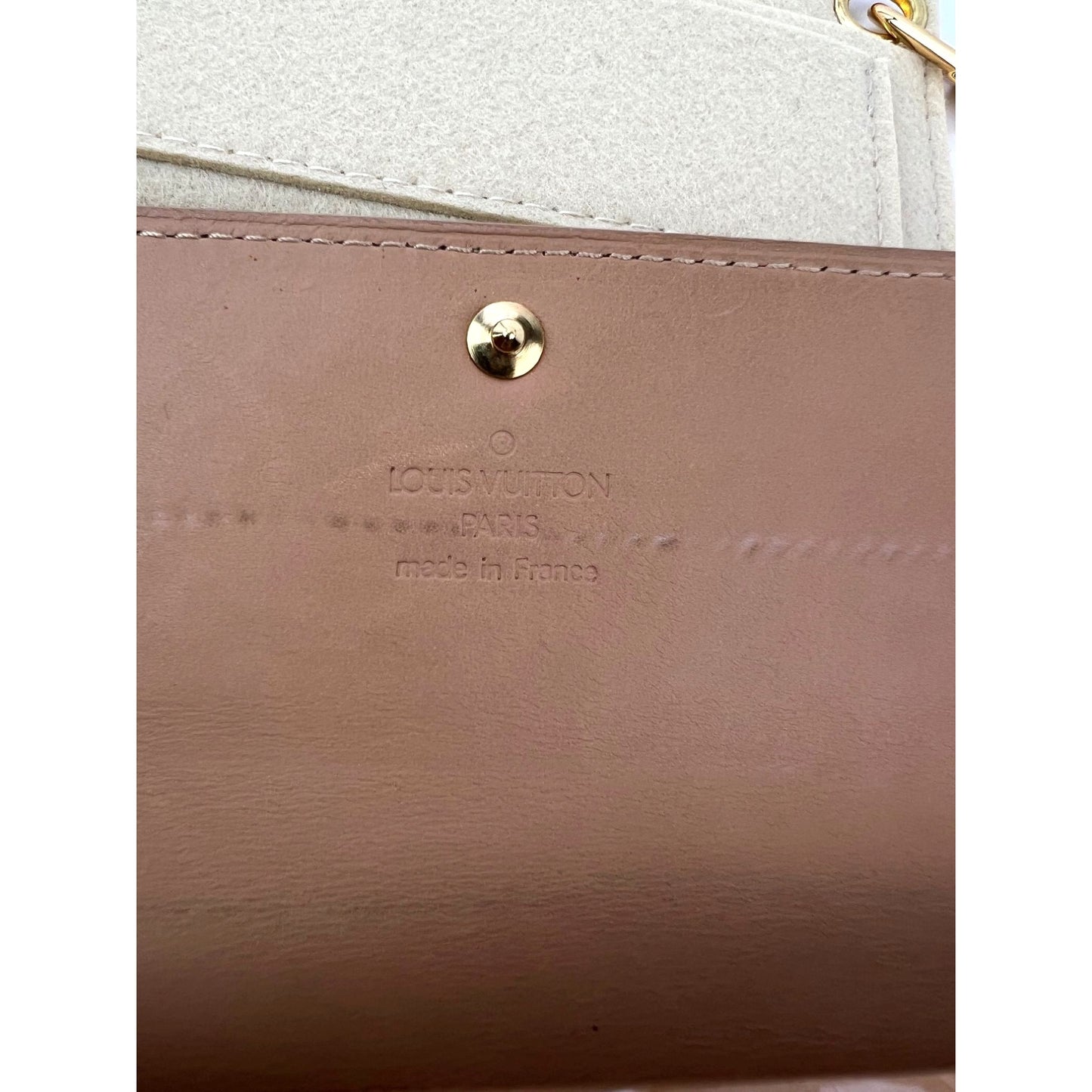
                  
                    Louis Vuitton Sarah Vernis Beige Poudre Wallet
                  
                