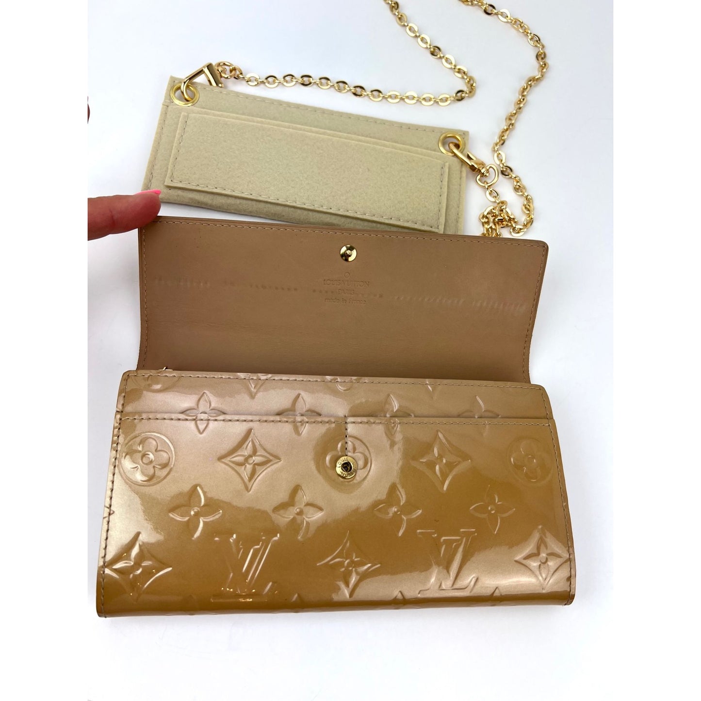 
                  
                    Louis Vuitton Sarah Vernis Beige Poudre Wallet
                  
                