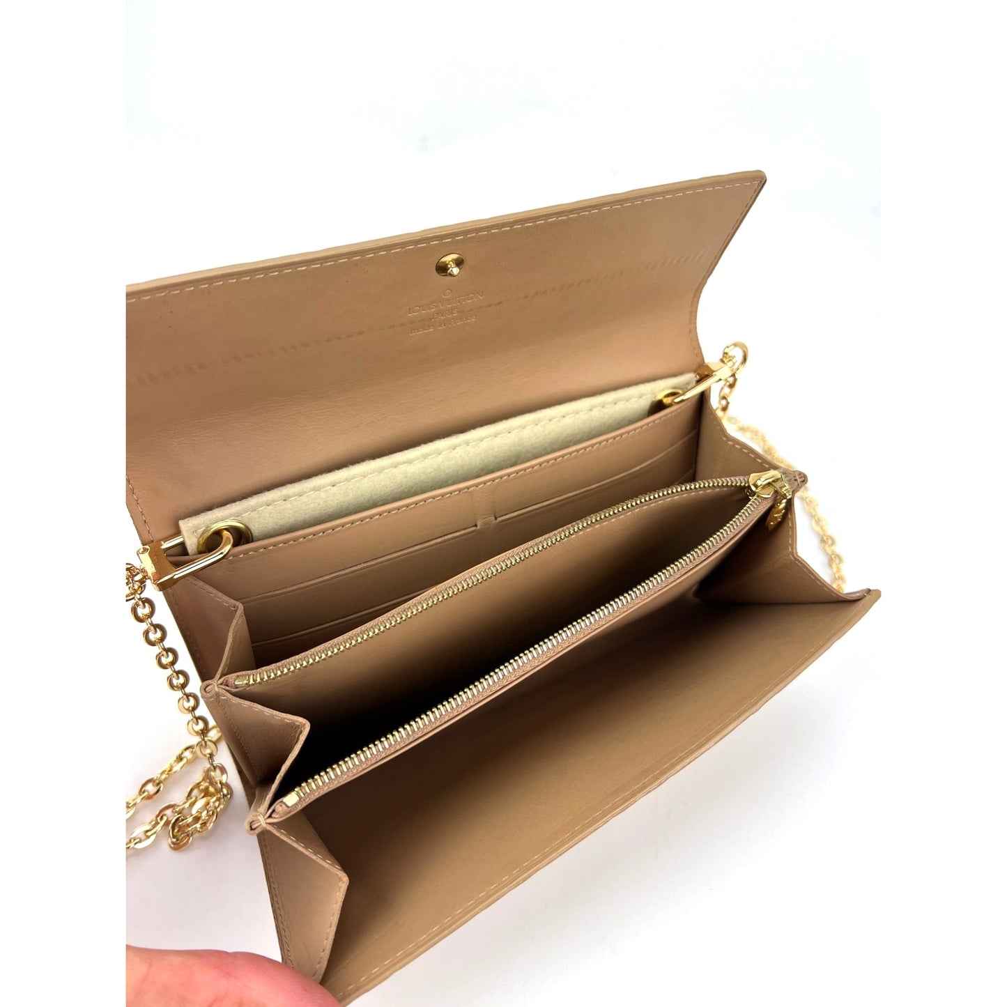 
                  
                    Louis Vuitton Sarah Vernis Beige Poudre Wallet
                  
                