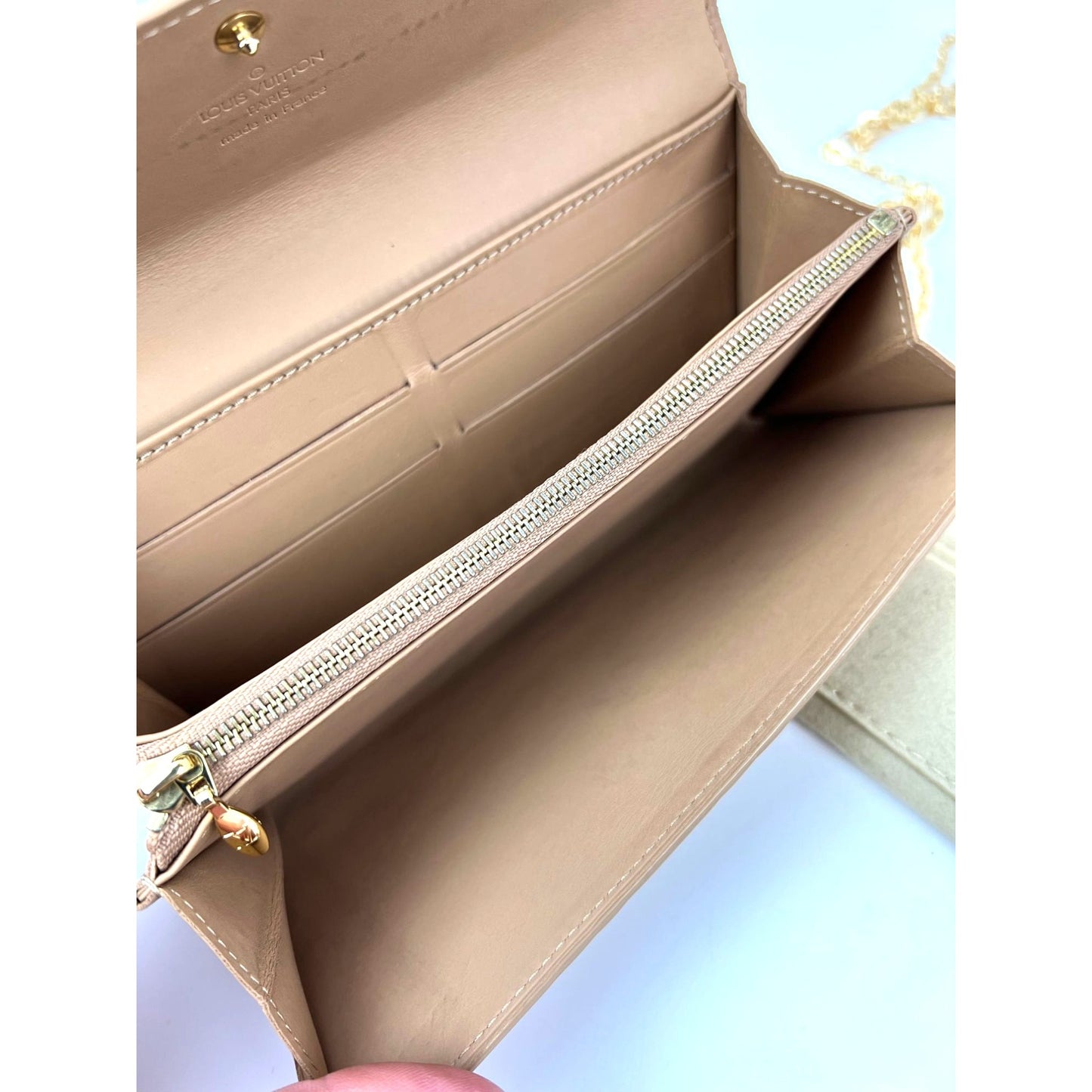
                  
                    Louis Vuitton Sarah Vernis Beige Poudre Wallet
                  
                